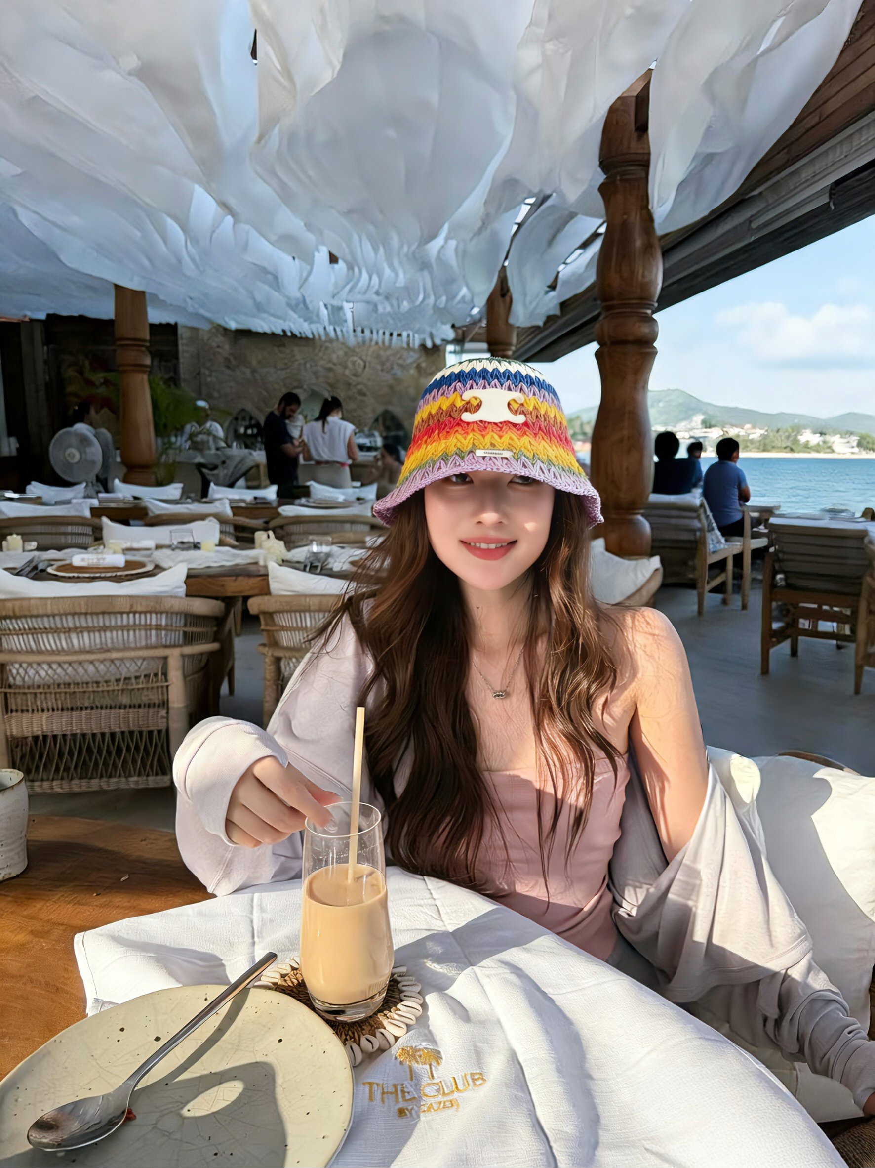 💛配防尘袋【CELINE赛琳】2026春夏新款草编彩虹日常简约款渔夫帽，独特设计～复古文艺的一款