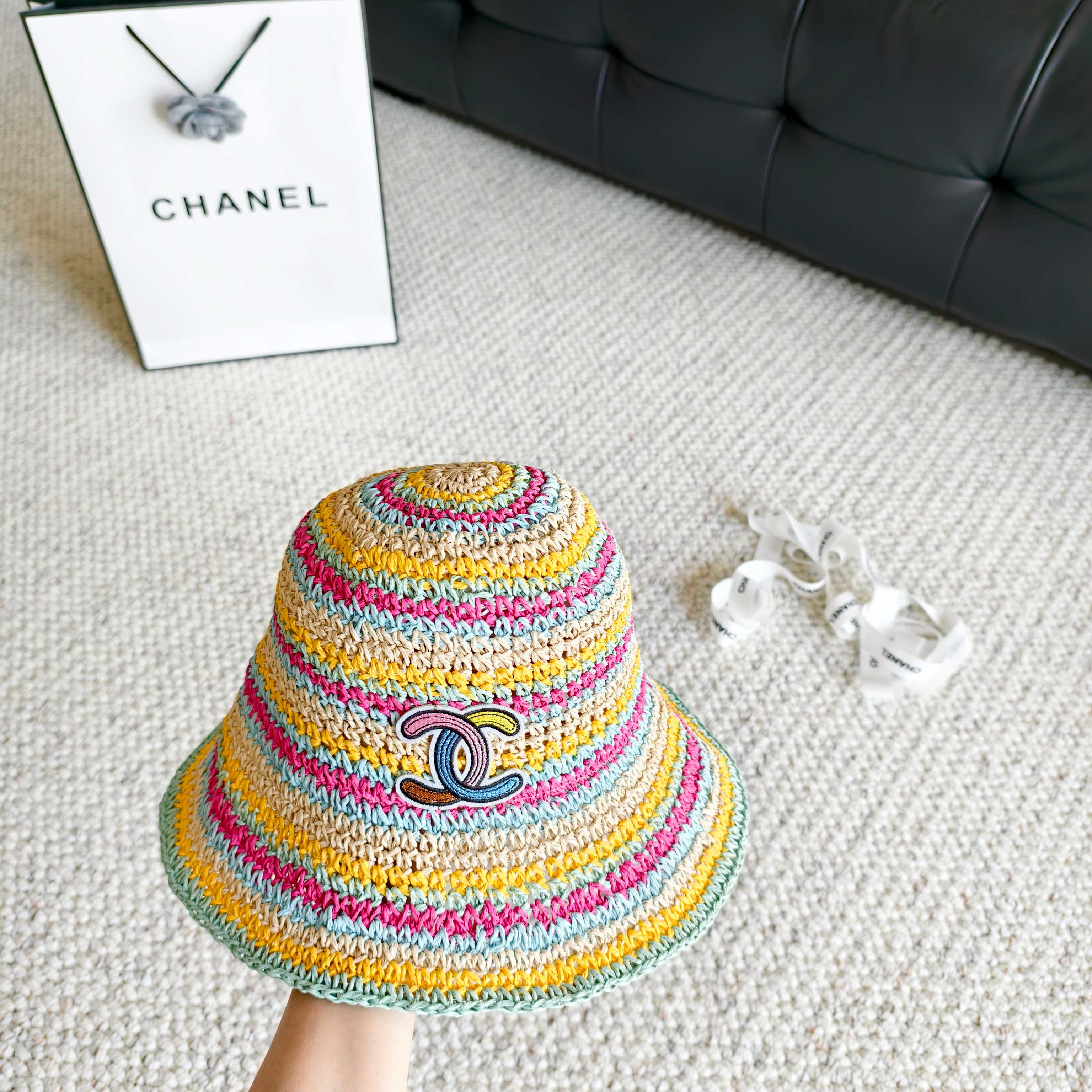 💛配防尘袋【CHANEL香奈儿】2026春夏新款草编彩虹日常简约款渔夫帽，独特设计～复古文艺的一款