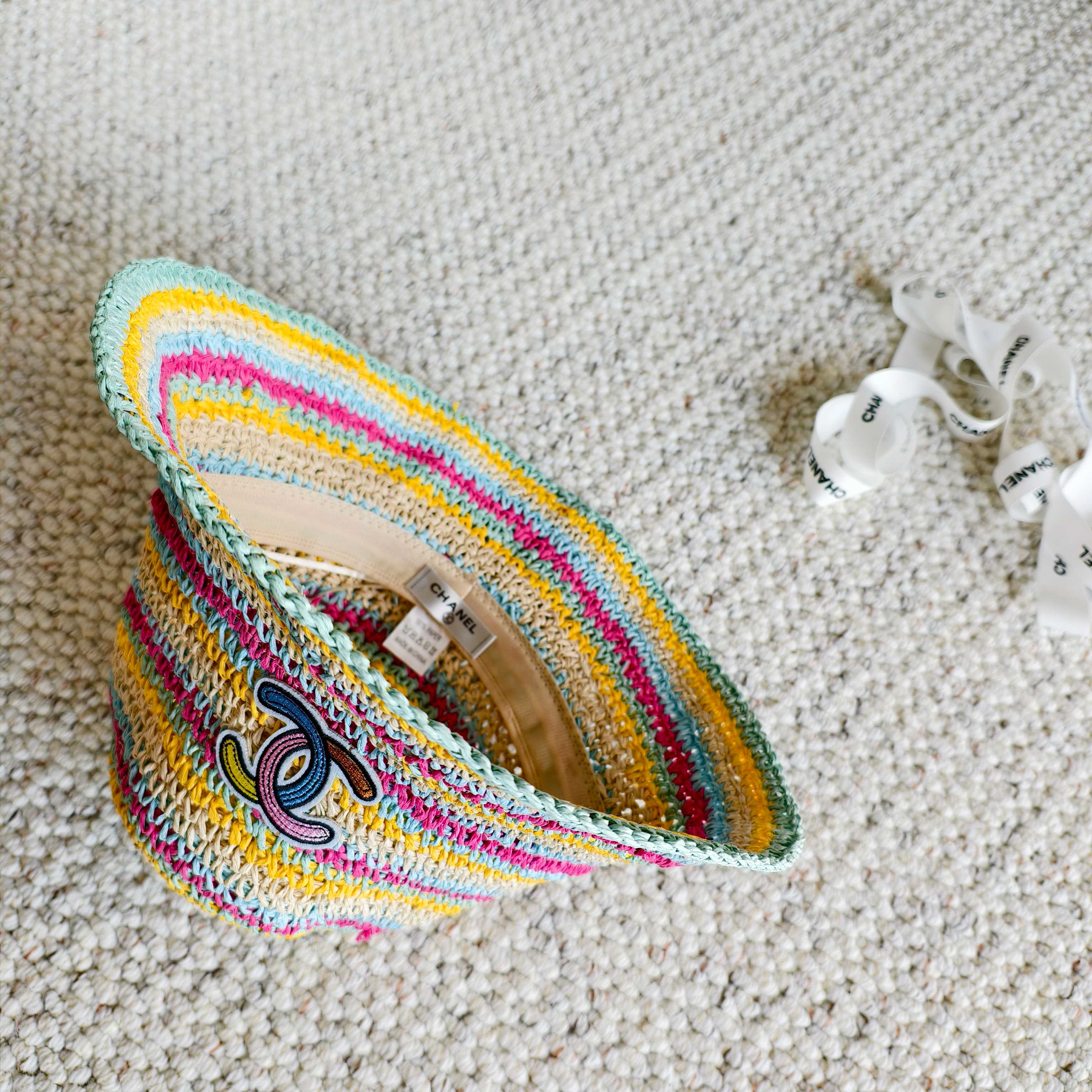 💛配防尘袋【CHANEL香奈儿】2026春夏新款草编彩虹日常简约款渔夫帽，独特设计～复古文艺的一款