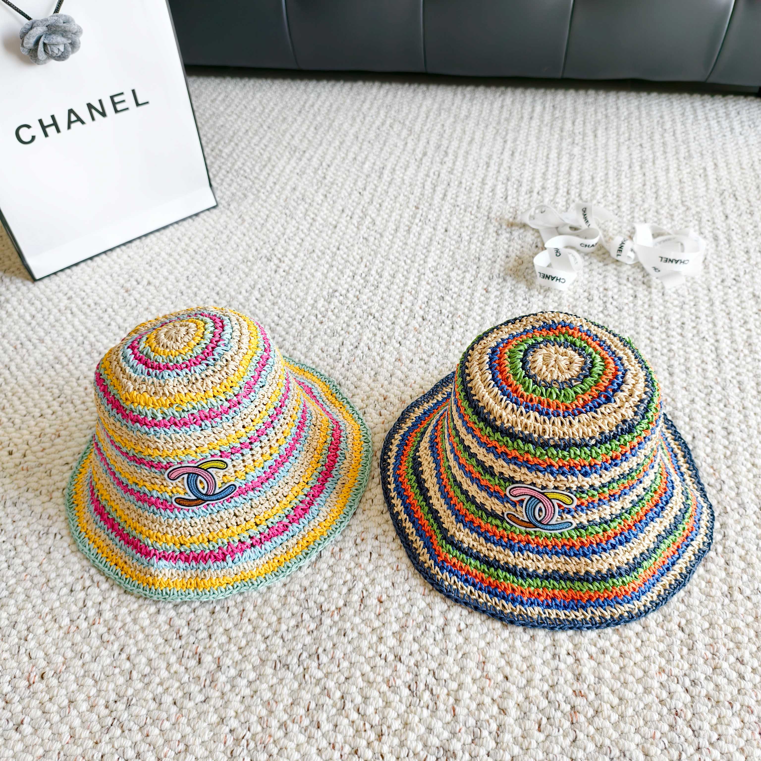 💛配防尘袋【CHANEL香奈儿】2026春夏新款草编彩虹日常简约款渔夫帽，独特设计～复古文艺的一款