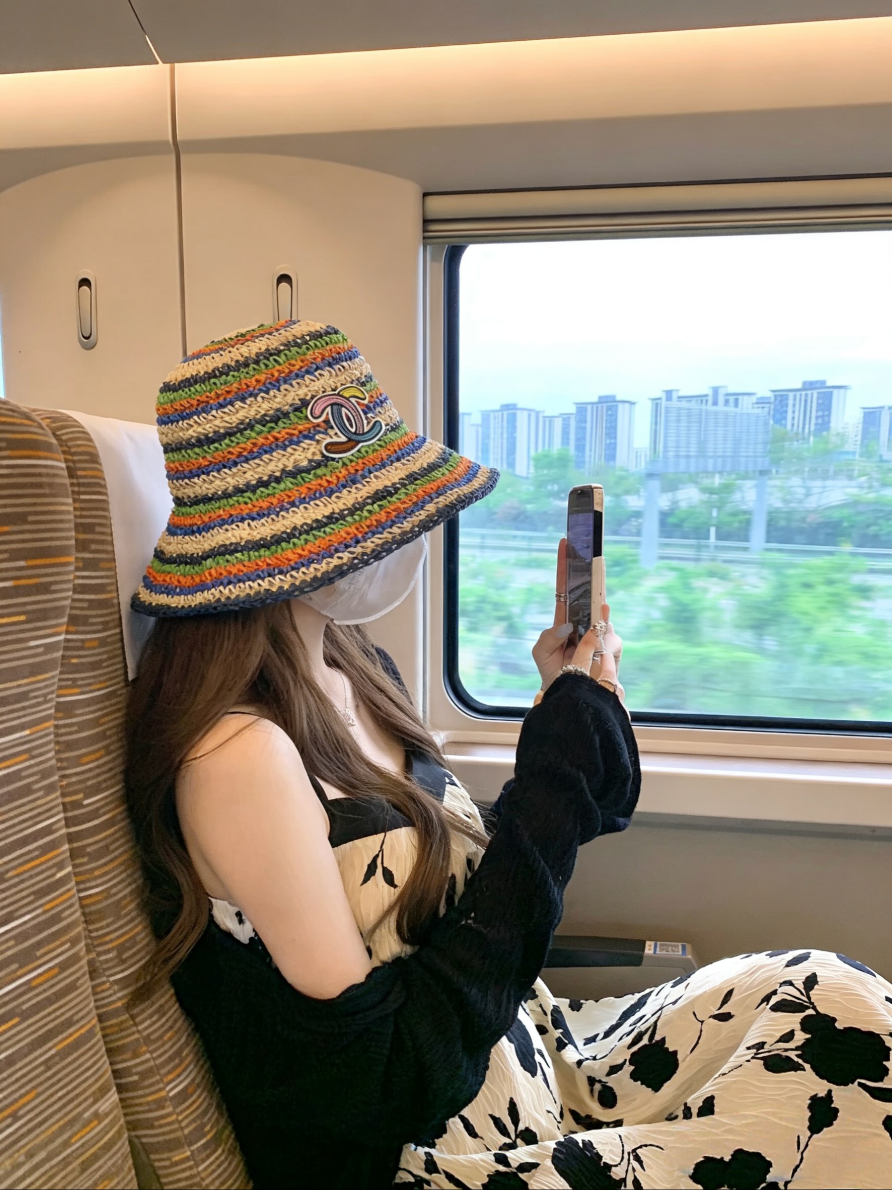 💛配防尘袋【CHANEL香奈儿】2026春夏新款草编彩虹日常简约款渔夫帽，独特设计～复古文艺的一款