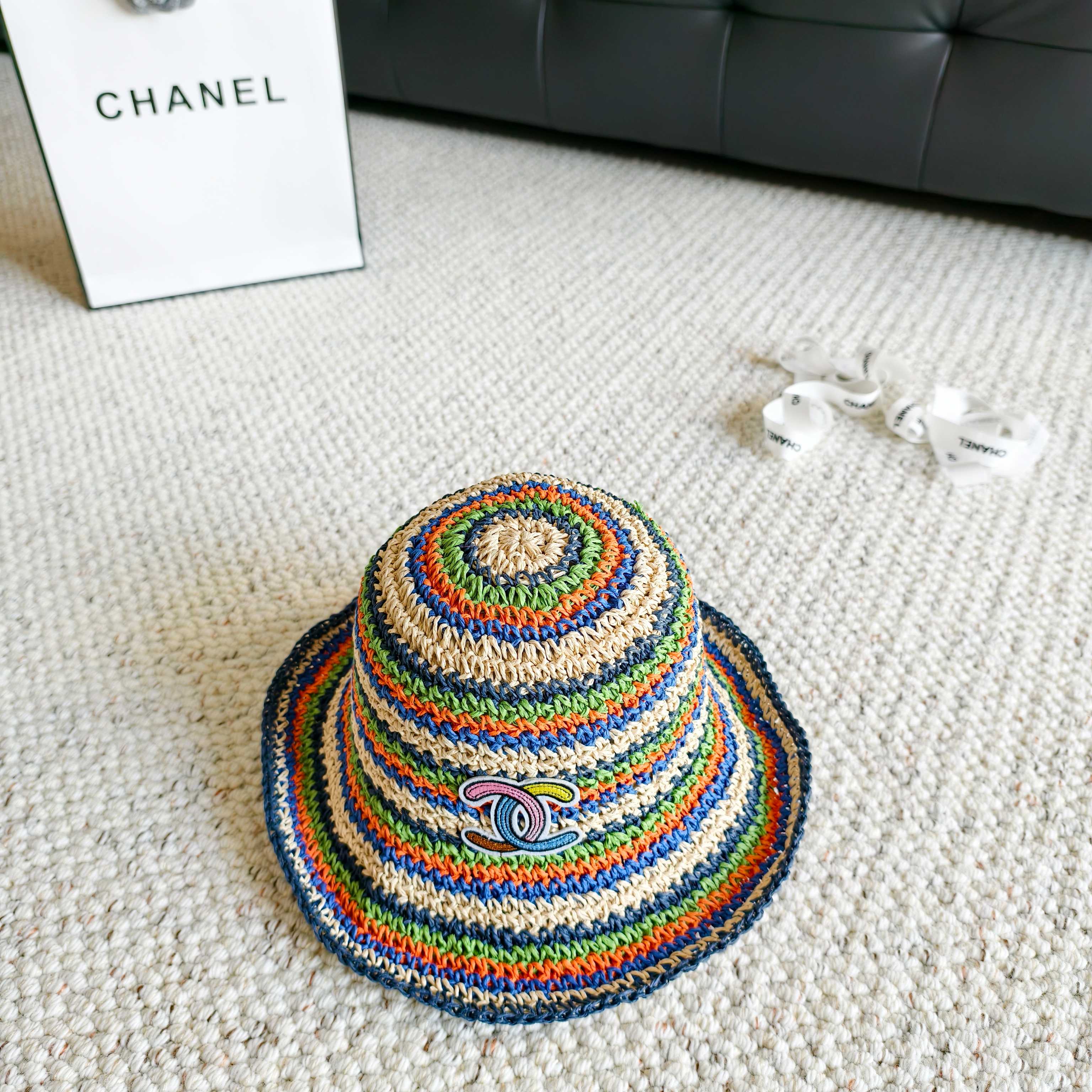💛配防尘袋【CHANEL香奈儿】2026春夏新款草编彩虹日常简约款渔夫帽，独特设计～复古文艺的一款