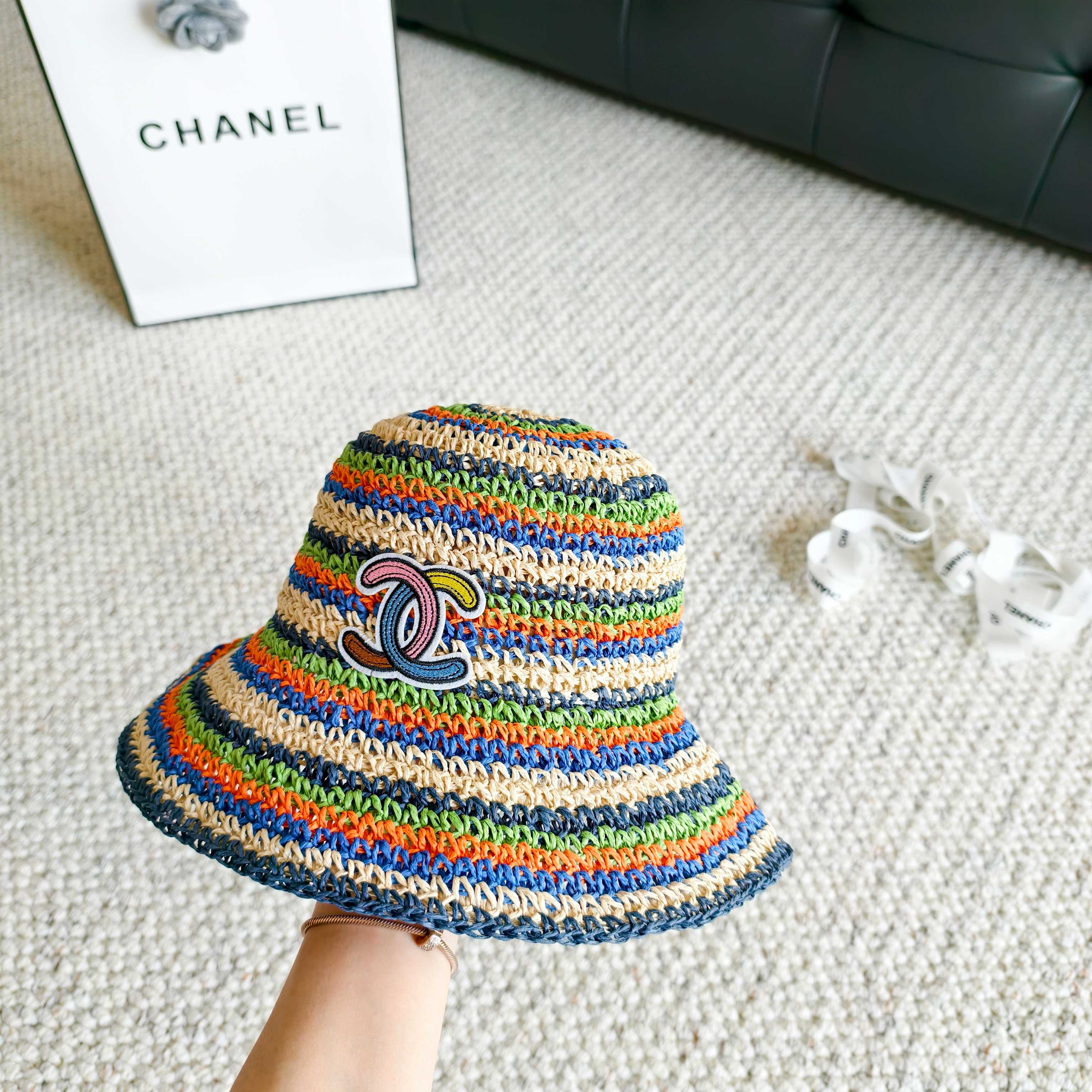 💛配防尘袋【CHANEL香奈儿】2026春夏新款草编彩虹日常简约款渔夫帽，独特设计～复古文艺的一款
