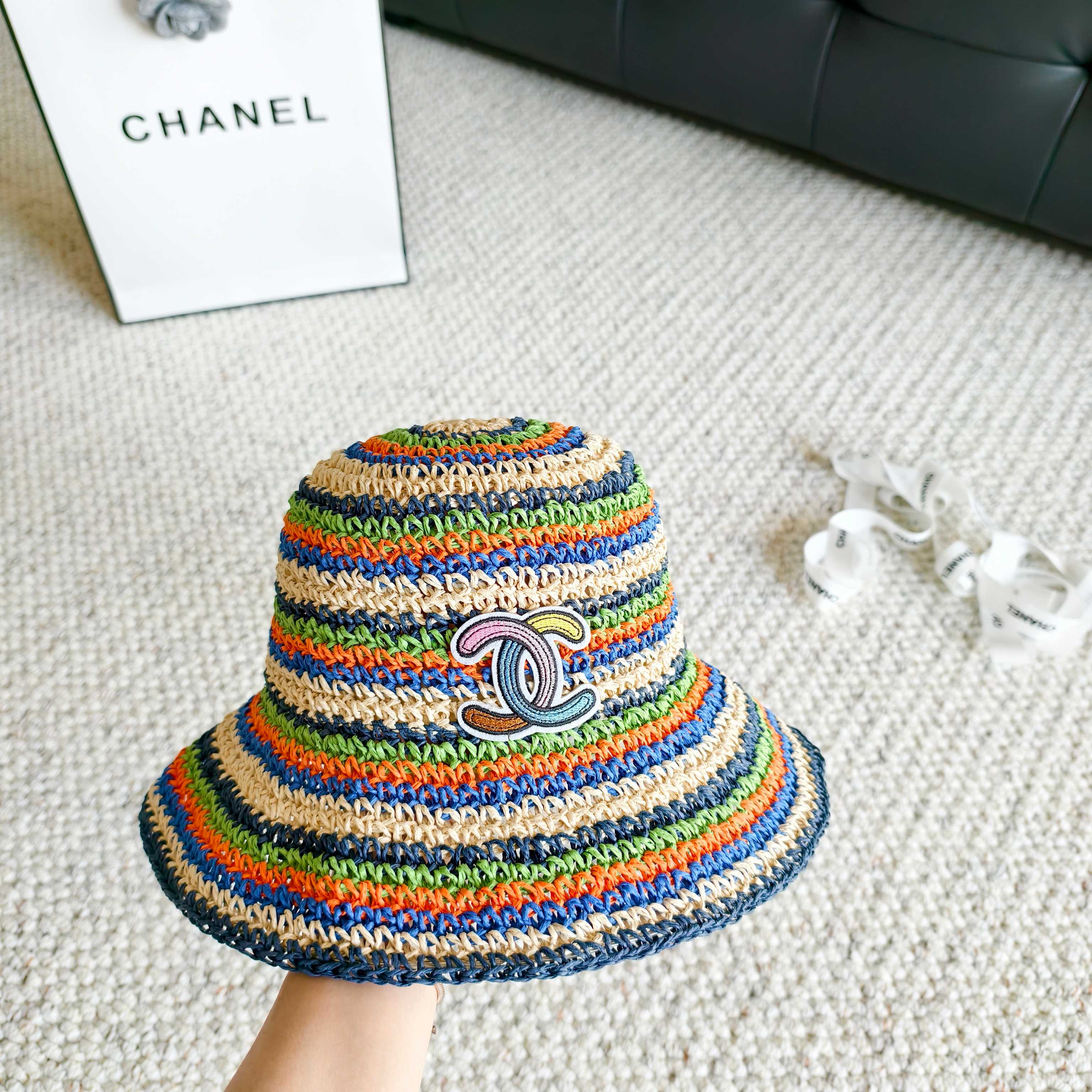 💛配防尘袋【CHANEL香奈儿】2026春夏新款草编彩虹日常简约款渔夫帽，独特设计～复古文艺的一款