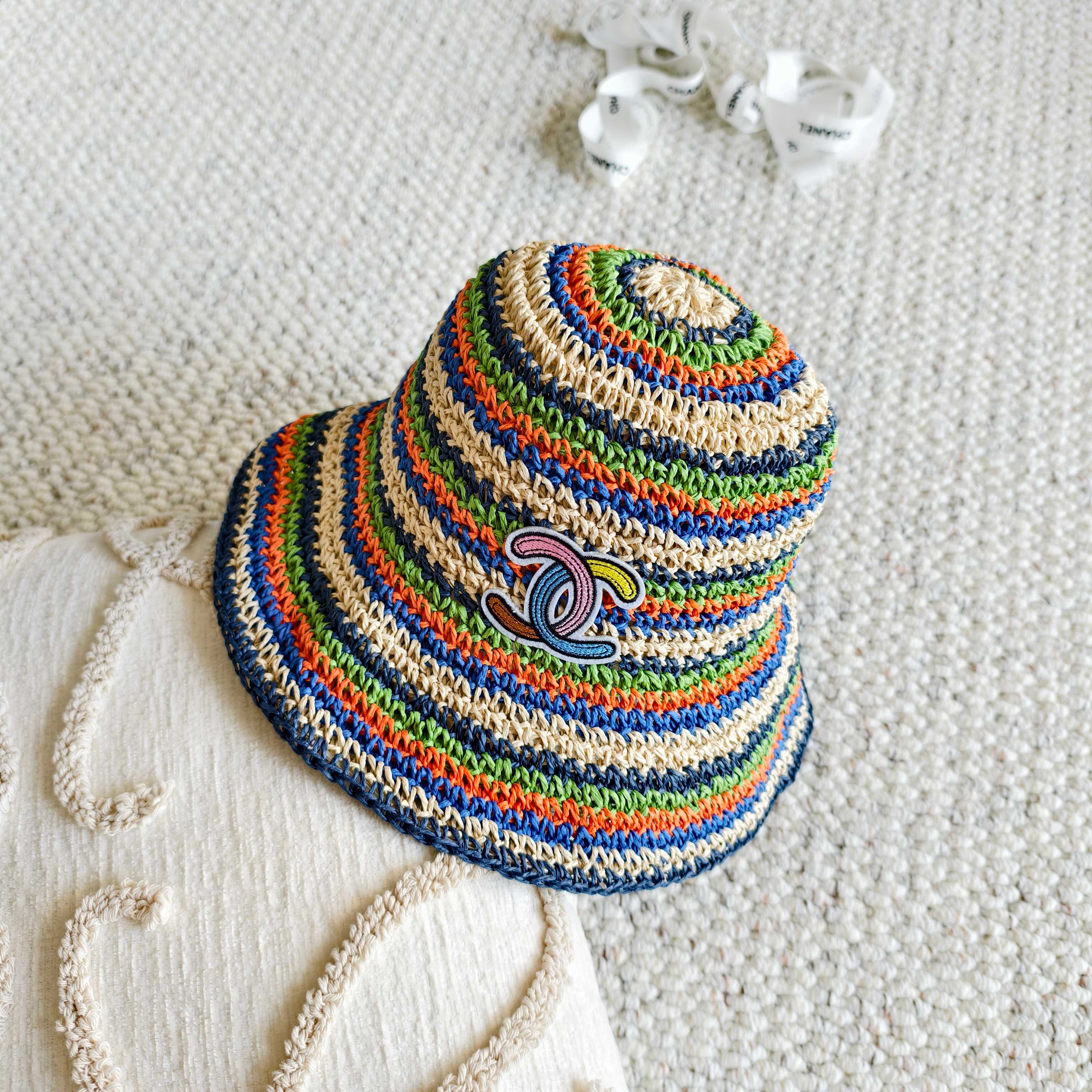 💛配防尘袋【CHANEL香奈儿】2026春夏新款草编彩虹日常简约款渔夫帽，独特设计～复古文艺的一款