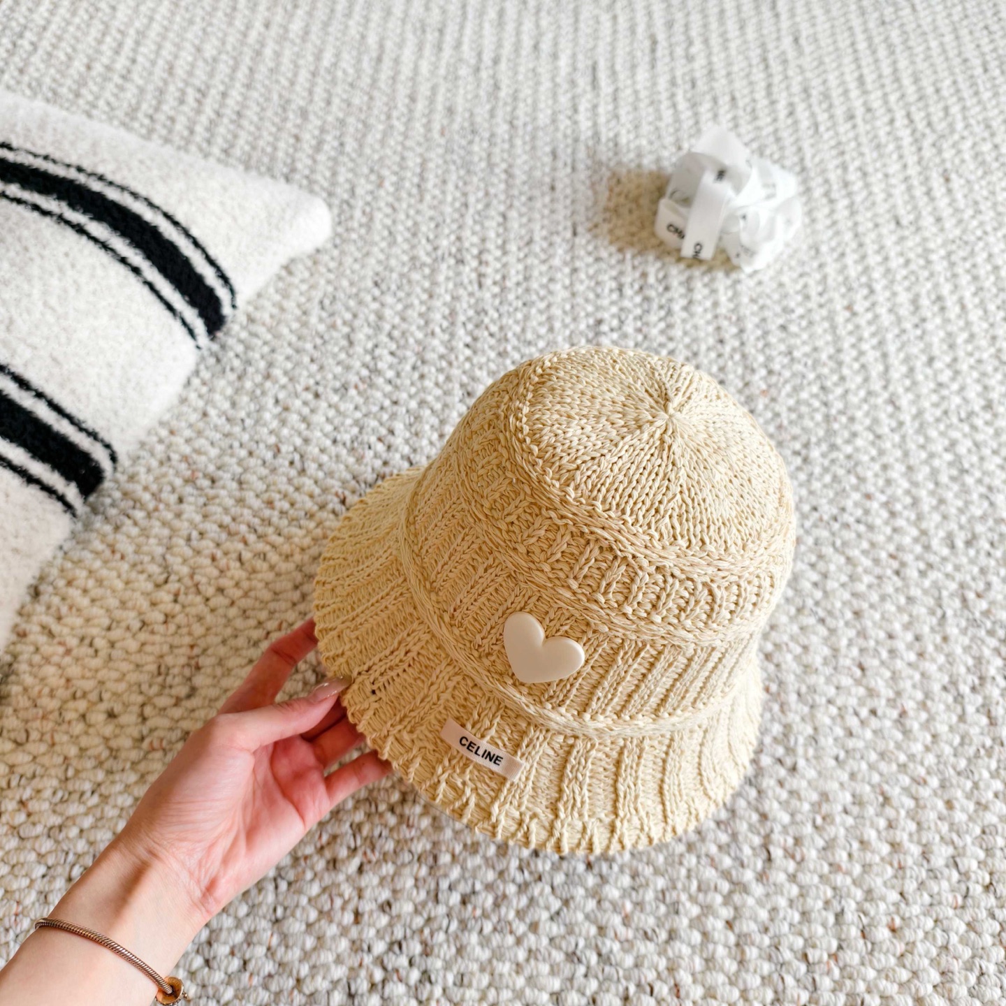 💛配防尘袋【Celine赛琳】2026春夏新款编织马卡龙色系渔夫帽，独特设计～复古文艺的一款