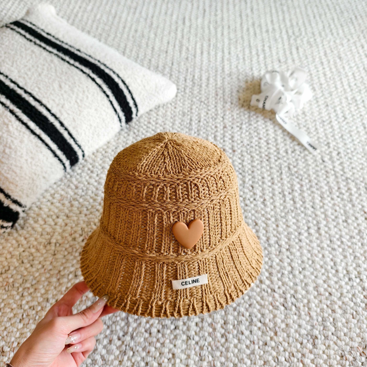 💛配防尘袋【Celine赛琳】2026春夏新款编织马卡龙色系渔夫帽，独特设计～复古文艺的一款