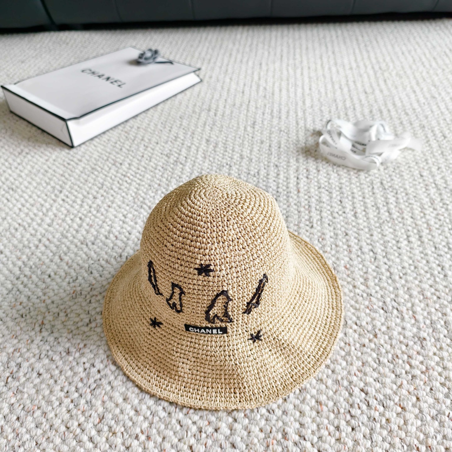 💛配防尘袋【Chanel香奈儿】2026春夏新款密织刺绣重工款渔夫帽，独特设计～复古文艺的一款