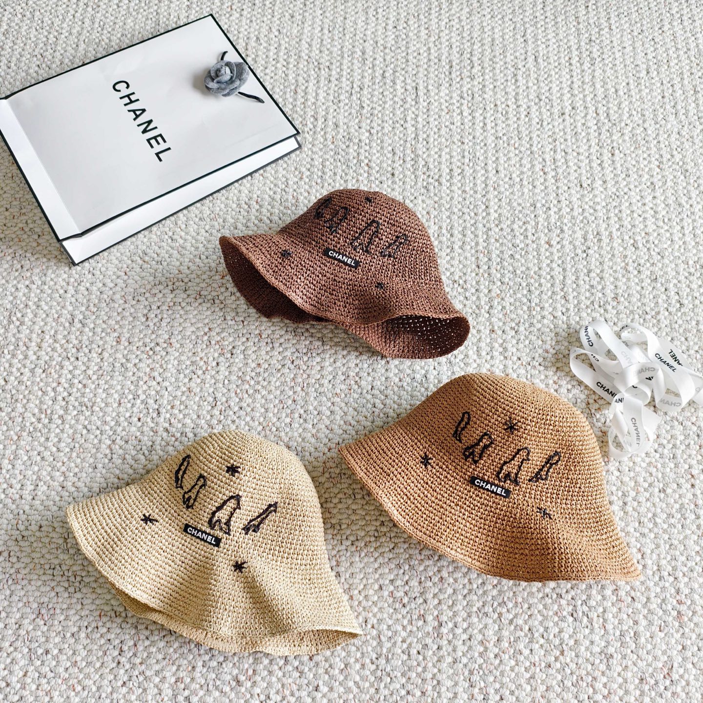 💛配防尘袋【Chanel香奈儿】2026春夏新款密织刺绣重工款渔夫帽，独特设计～复古文艺的一款