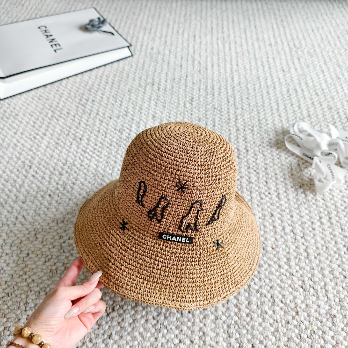 💛配防尘袋【Chanel香奈儿】2026春夏新款密织刺绣重工款渔夫帽，独特设计～复古文艺的一款