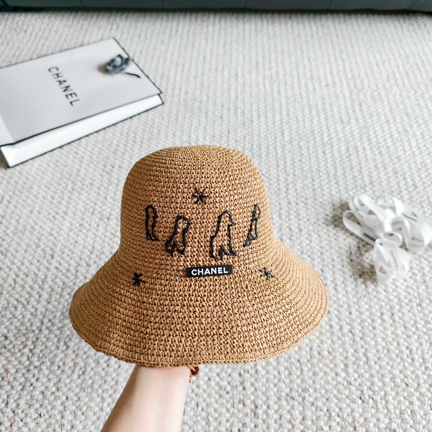 💛配防尘袋【Chanel香奈儿】2026春夏新款密织刺绣重工款渔夫帽，独特设计～复古文艺的一款