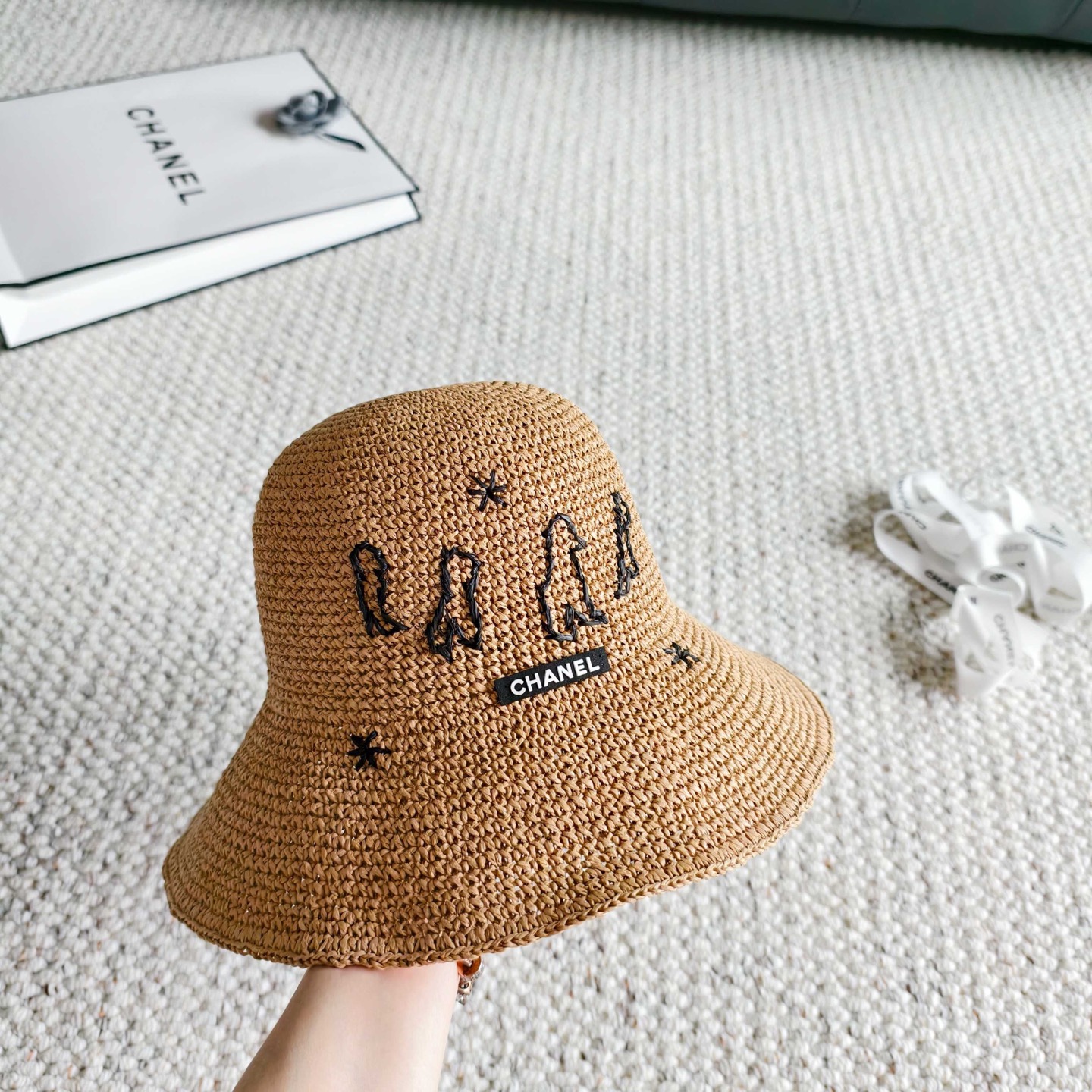 💛配防尘袋【Chanel香奈儿】2026春夏新款密织刺绣重工款渔夫帽，独特设计～复古文艺的一款