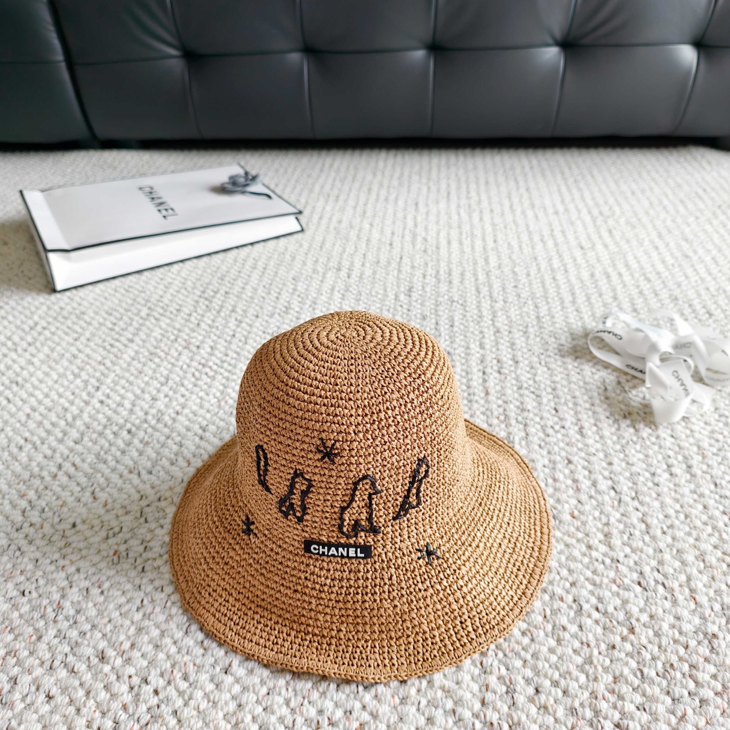💛配防尘袋【Chanel香奈儿】2026春夏新款密织刺绣重工款渔夫帽，独特设计～复古文艺的一款