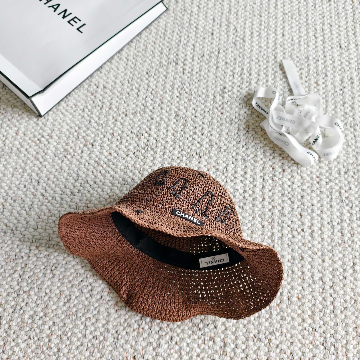 💛配防尘袋【Chanel香奈儿】2026春夏新款密织刺绣重工款渔夫帽，独特设计～复古文艺的一款