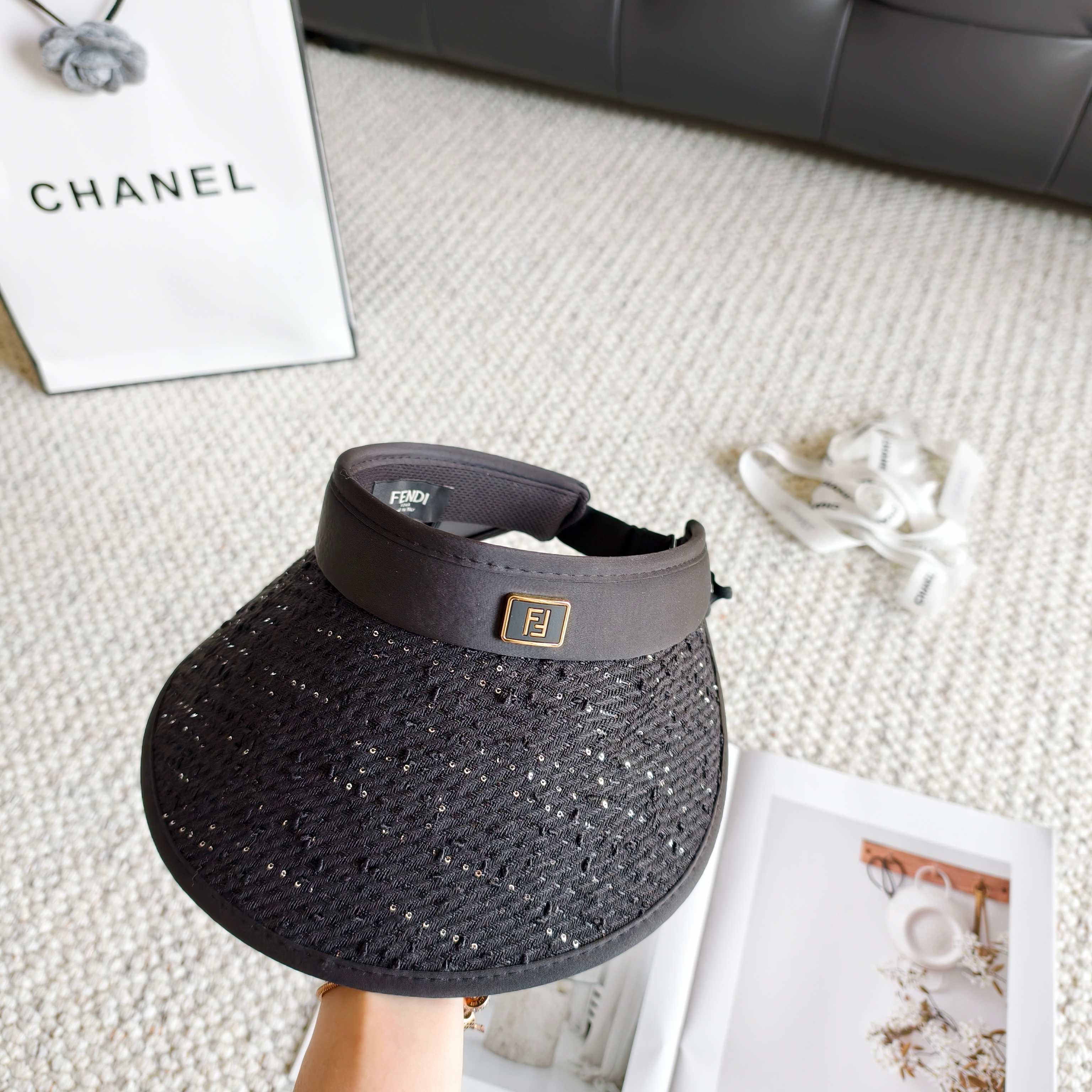 💛配防尘袋 【FENDI芬迪】2026新款独家款小香遮阳帽空顶帽，🔆遮阳百搭～休闲出街神器