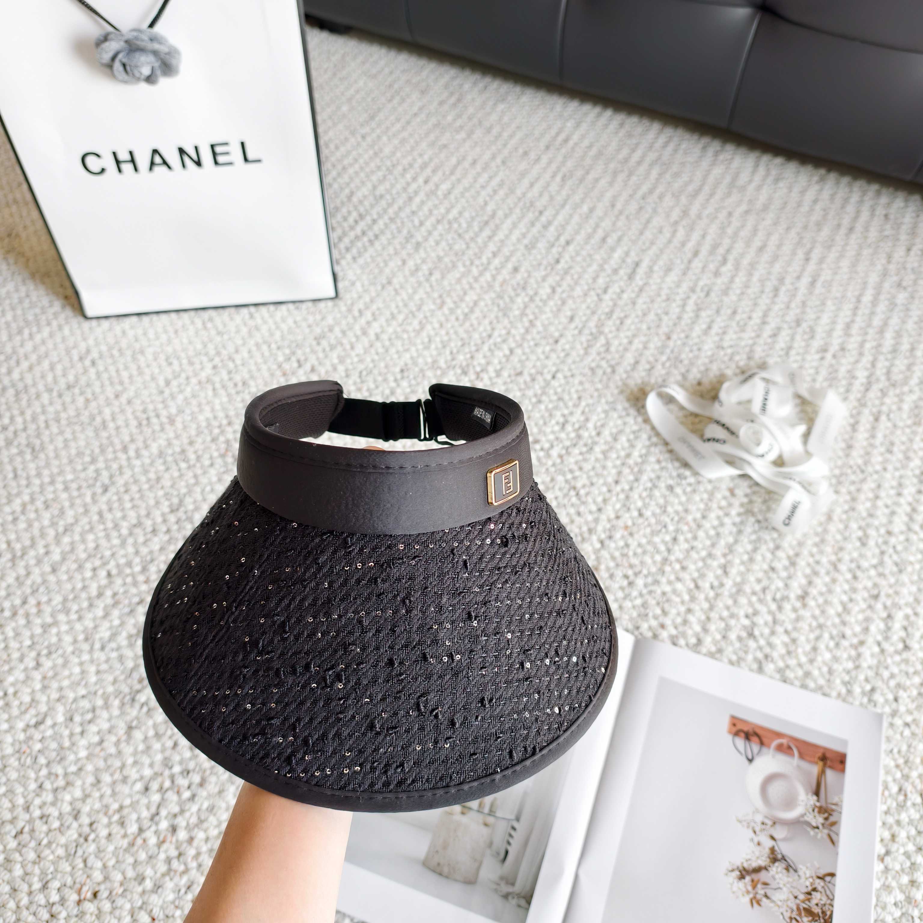 💛配防尘袋 【FENDI芬迪】2026新款独家款小香遮阳帽空顶帽，🔆遮阳百搭～休闲出街神器