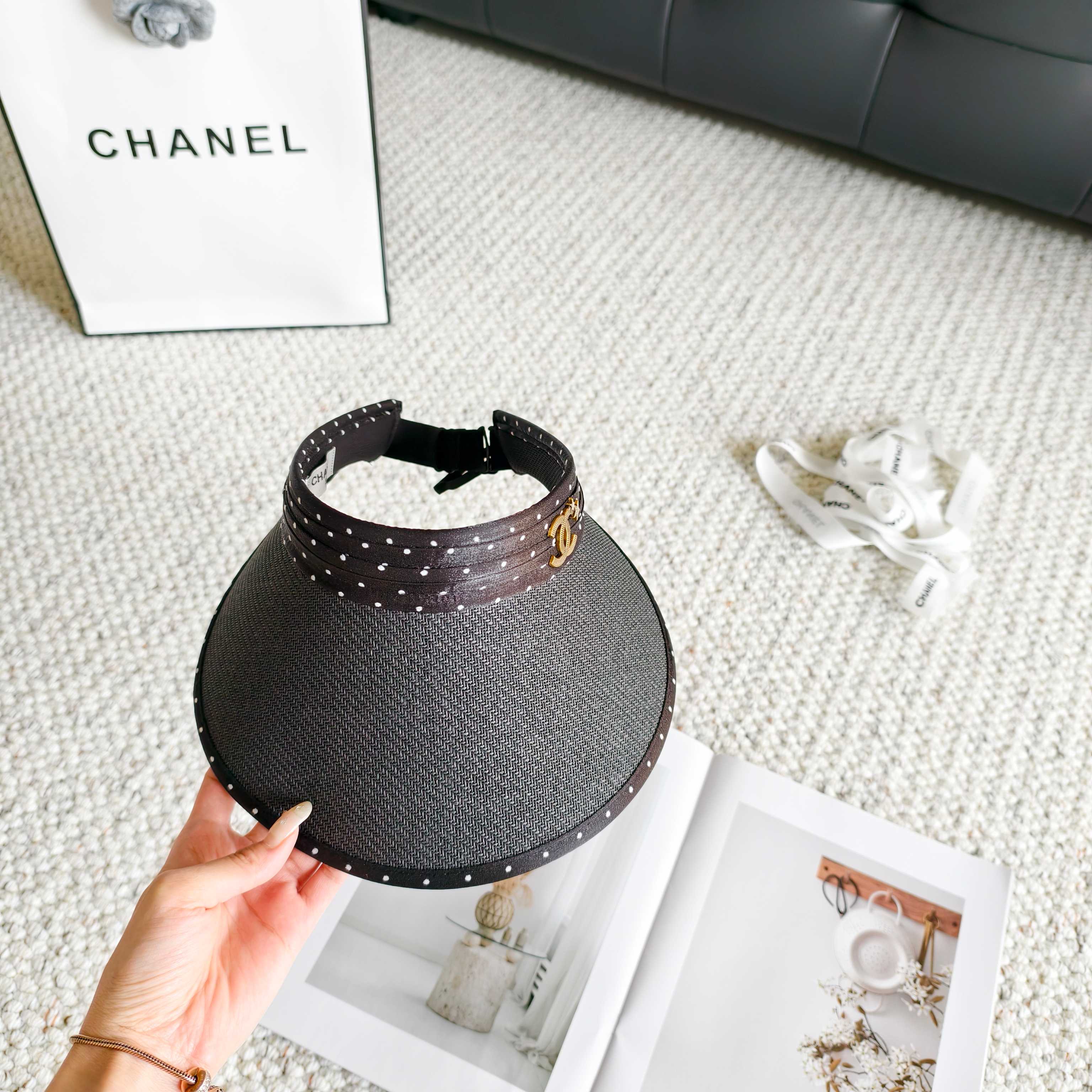 💛配防尘袋 【Chanel香奈儿】2026新款独家款小香拼接款遮阳帽空顶帽，🔆遮阳百搭～休闲出街神器