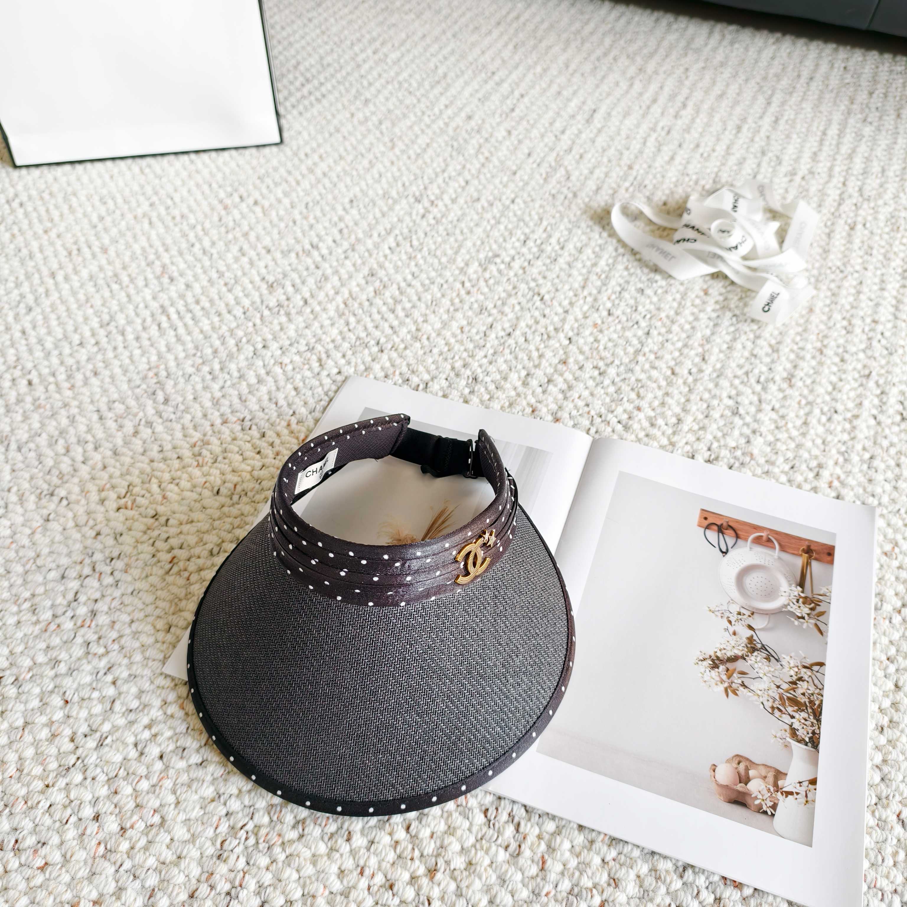 💛配防尘袋 【Chanel香奈儿】2026新款独家款小香拼接款遮阳帽空顶帽，🔆遮阳百搭～休闲出街神器