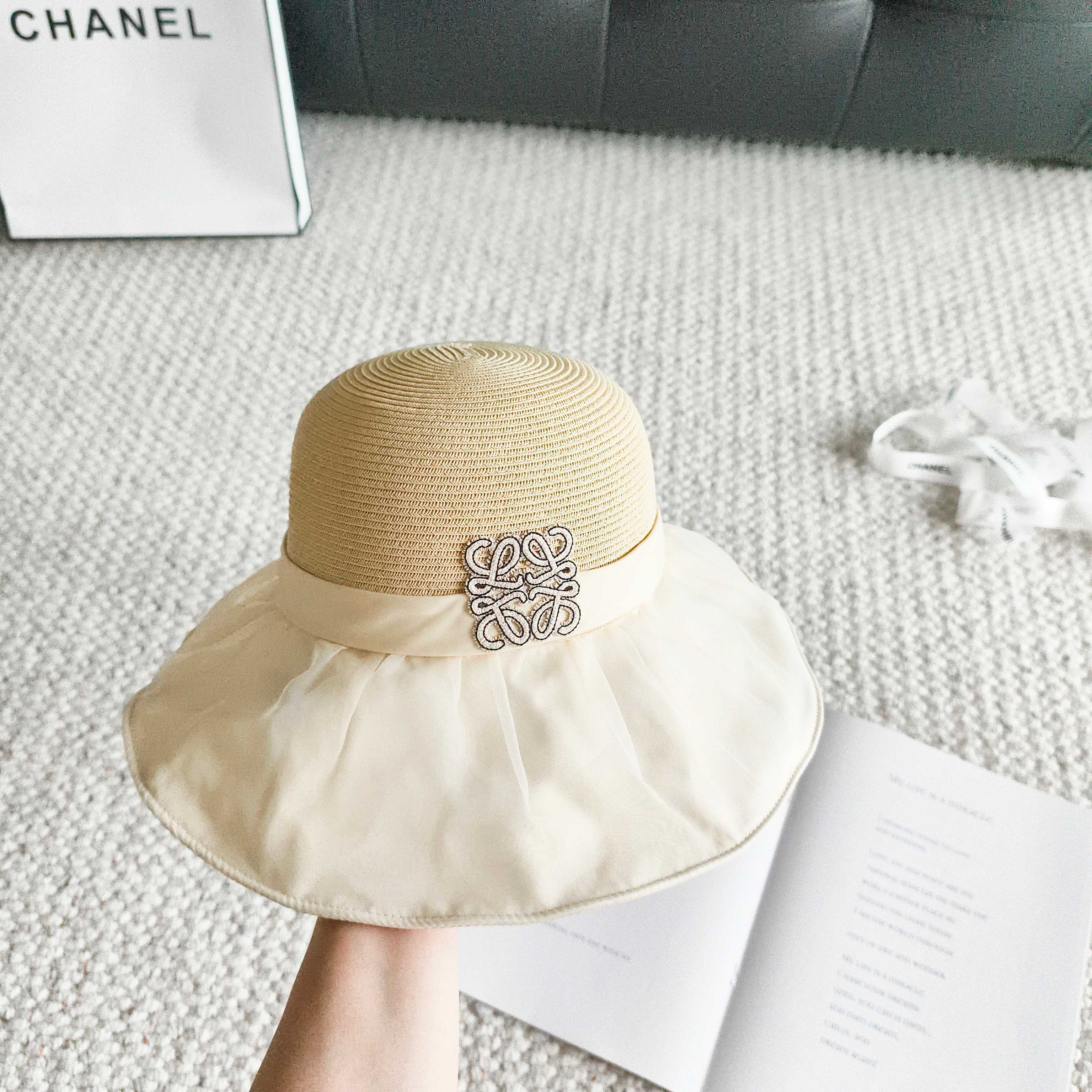 特💛配防尘袋【LOEWE罗意威】2026新款黑胶大沿防晒渔夫帽，🔆百搭日常款～休闲出街#
