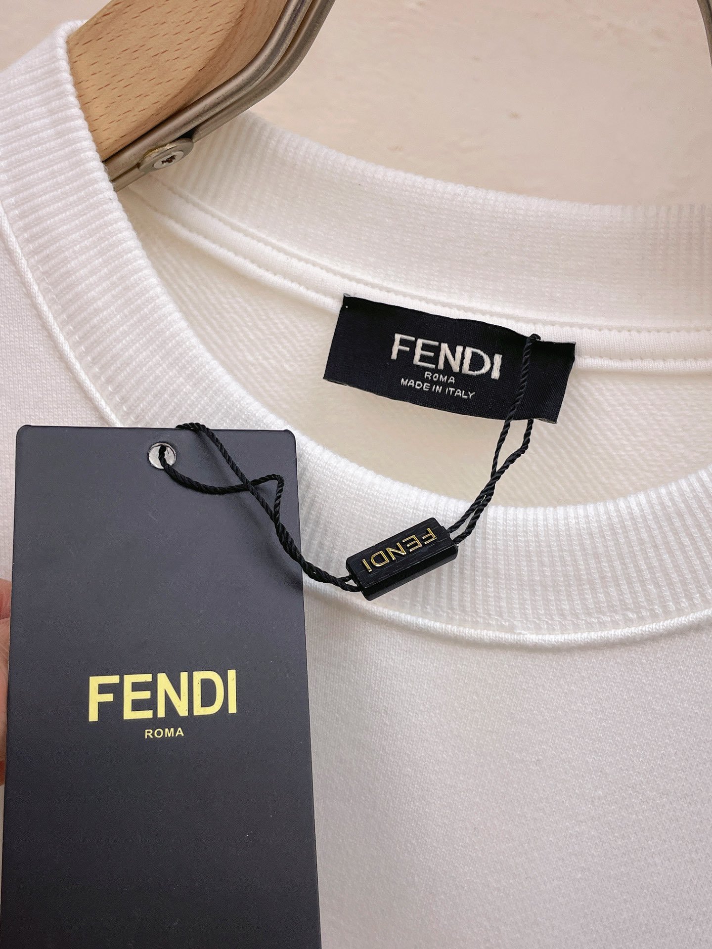 Pfen*芬家最新最顶级牙刷F字母刺绣圆领套头卫衣最顶级的品质专柜在售顶级制作工艺进口面料专柜款独特设计