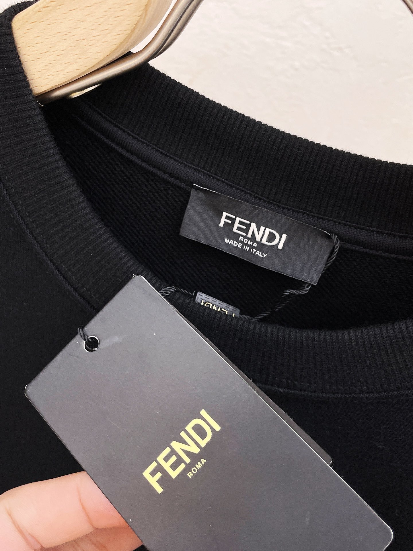 Pfen*芬家最新最顶级牙刷F字母刺绣圆领套头卫衣最顶级的品质专柜在售顶级制作工艺进口面料专柜款独特设计