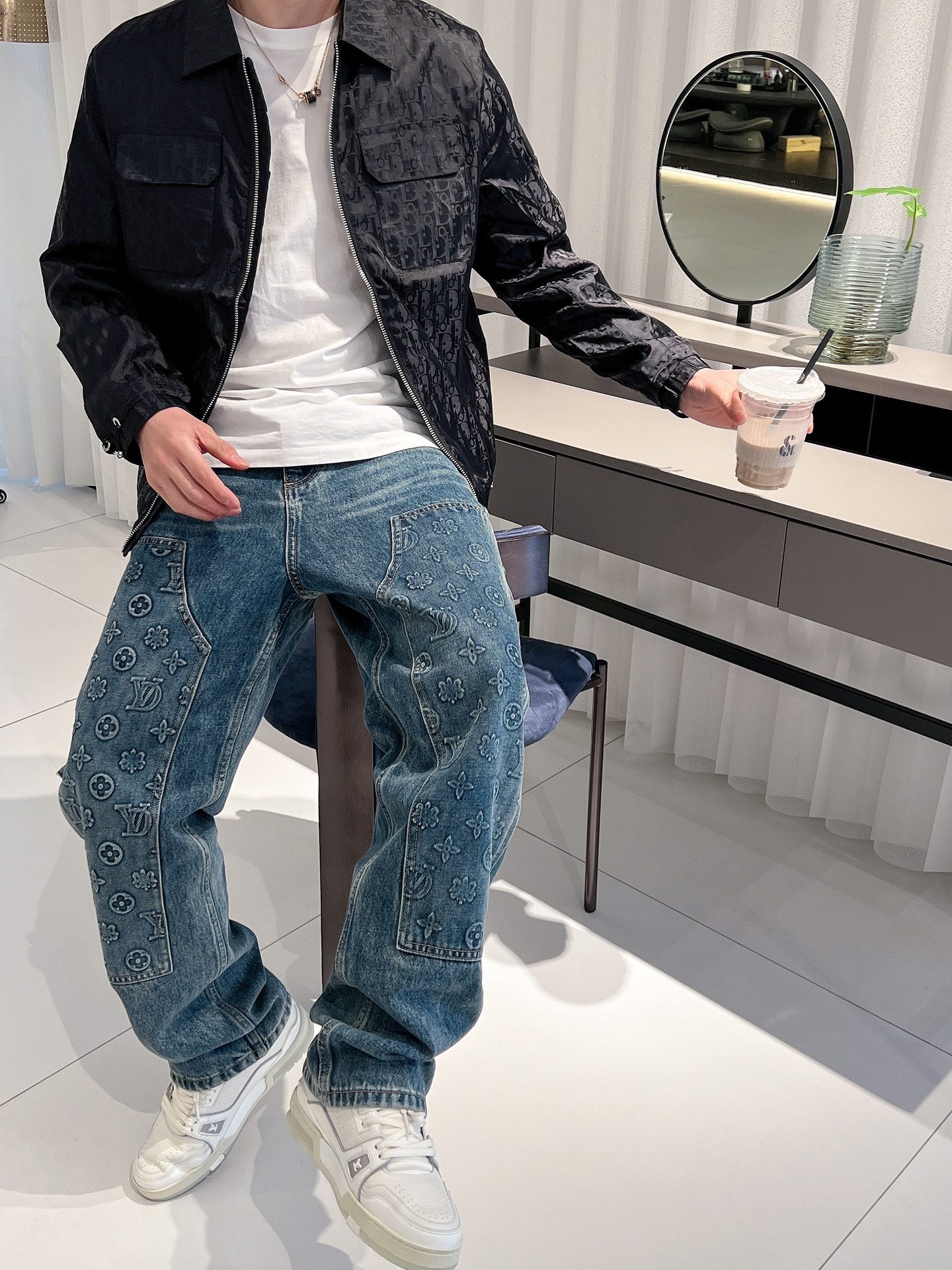 NO:139231,Dior's official website has the same style, complete three standards, and is released in advance. 2025ss Spring New Men's Jacket Jacket, double-sided original single three standards, high-end version, customized counter fabric, breathable and comfortable, impeccable details, brand element design concept, reflecting high quality. The feel is delicate and soft, presents casual cut, and the upper body style is superb. The number of sizes M~3XL, maximum wear 195 catties, dior, jackets & coats, jackets & coats, alexander wang19860909迪奥官网同款,三标齐全,提前发售 2025ss开春新款男士夹克外套,双面穿原单三标齐全高端版本 专柜定制面料 透气舒适度高,细节无可挑剔,品牌元素设计理念,体现高品质.手感细腻柔软 呈现休闲裁剪,上身版型超赞 码数M～3XL,最大穿195斤,,dior,jackets & coats,jackets & coats,alexander wang,Men's clothing