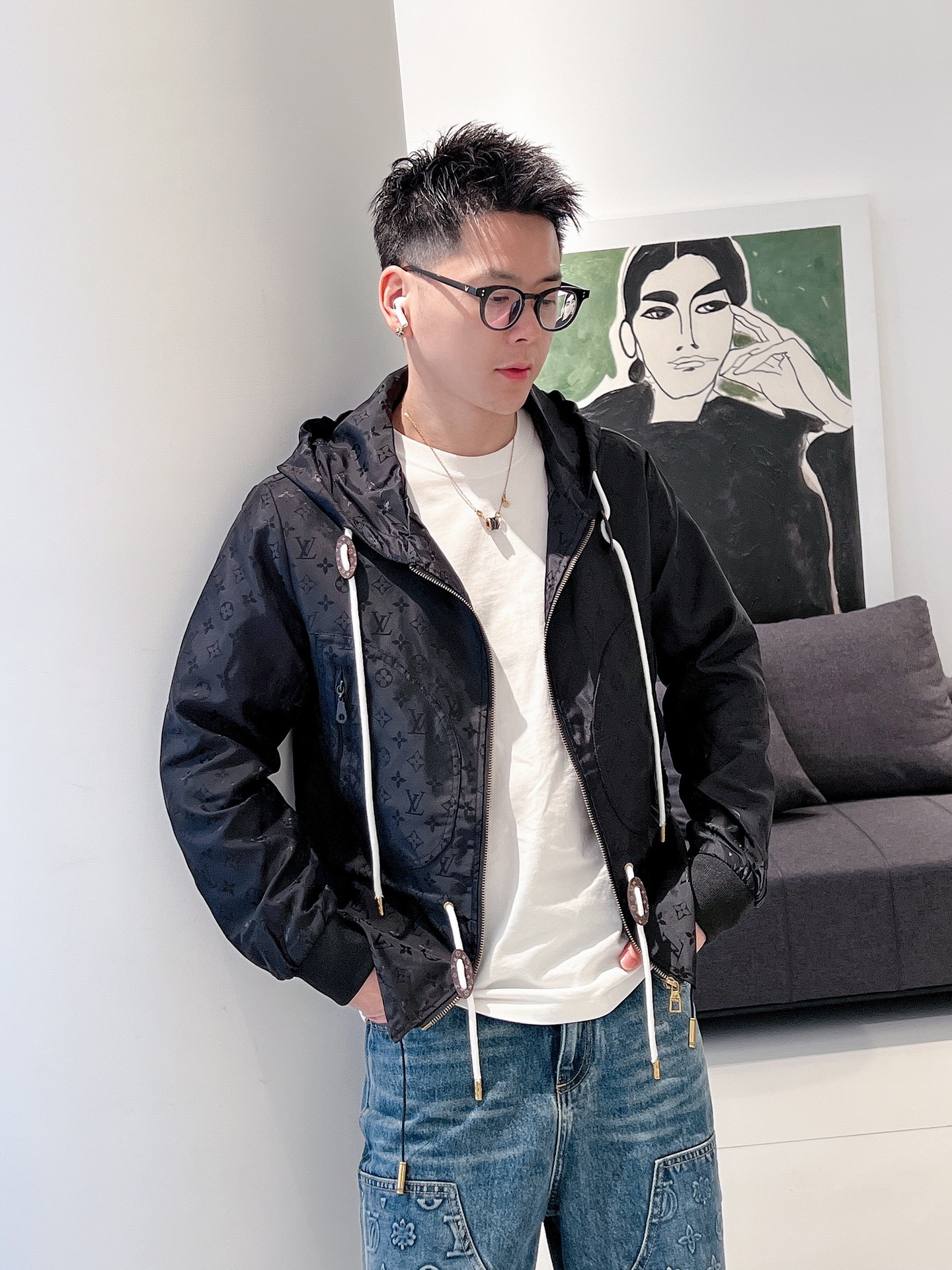 NO:139343,The same style on the official website of LV, complete three standards, and is released in advance. 2025ss Spring New Men's Jacket Jacket, double-sided original single three standards, high-end version, customized counter fabric, breathable and comfortable, impeccable details, brand element design concept, reflecting high quality. The feel is delicate and soft, presents casual cut, and the upper body style is superb. The number of sizes M~3XL, maximum wear 195 kilograms, louis vuitton, jackets & coats, jackets & coats, alexander wang19860909LV官网同款,三标齐全,提前发售 2025ss开春新款男士夹克外套,双面穿原单三标齐全高端版本 专柜定制面料 透气舒适度高,细节无可挑剔,品牌元素设计理念,体现高品质.手感细腻柔软 呈现休闲裁剪,上身版型超赞 码数M～3XL,最大穿195斤,,louis vuitton,jackets & coats,jackets & coats,alexander wang,Men's clothing