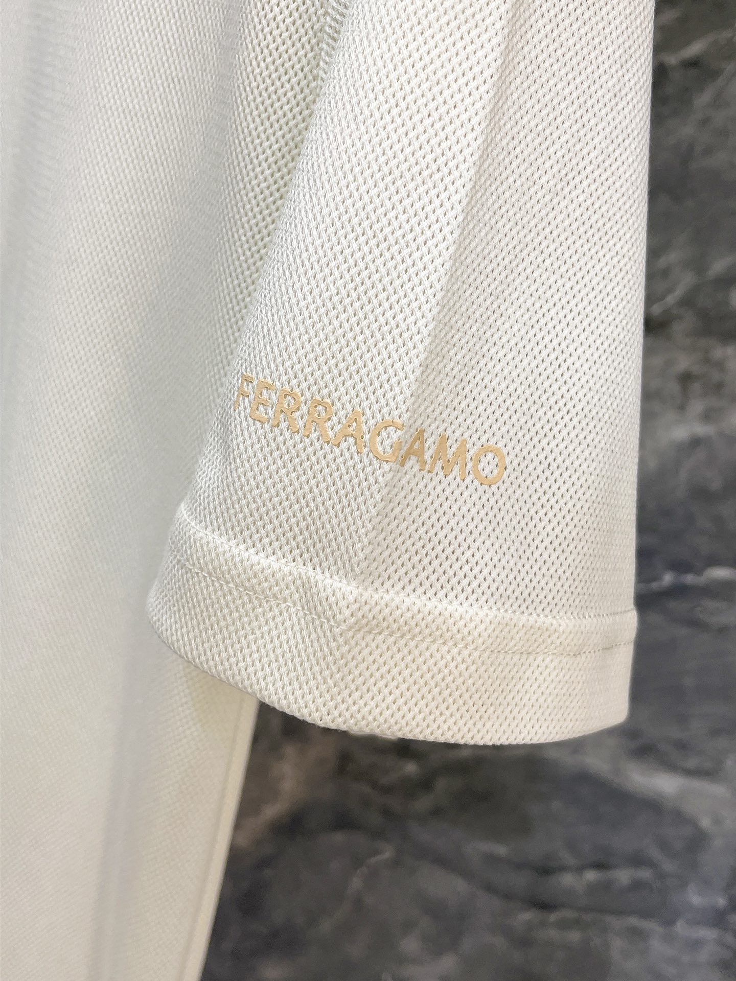 Ferragamo菲拉格慕2024ss夏季新款字母logo男士翻领Polo衫！经典商务男款高端男装的天花