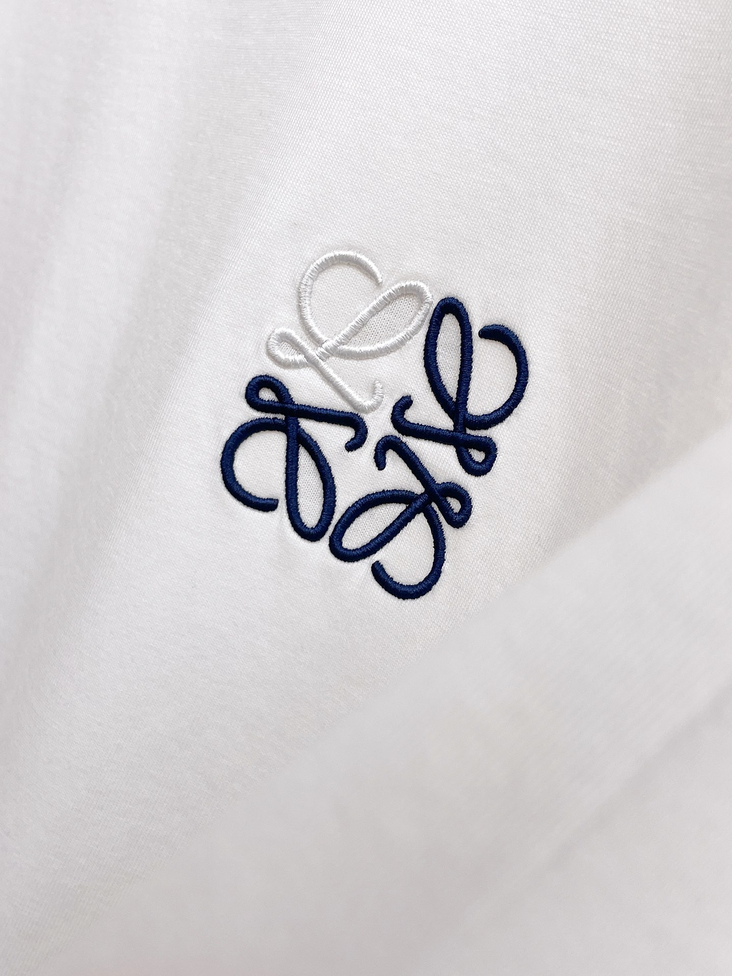 LE24年春夏新款圆领短袖精工拼色字母LOGO刺绣精致升级灵感源自八十年代复古原版面料官方同款短袖T恤定