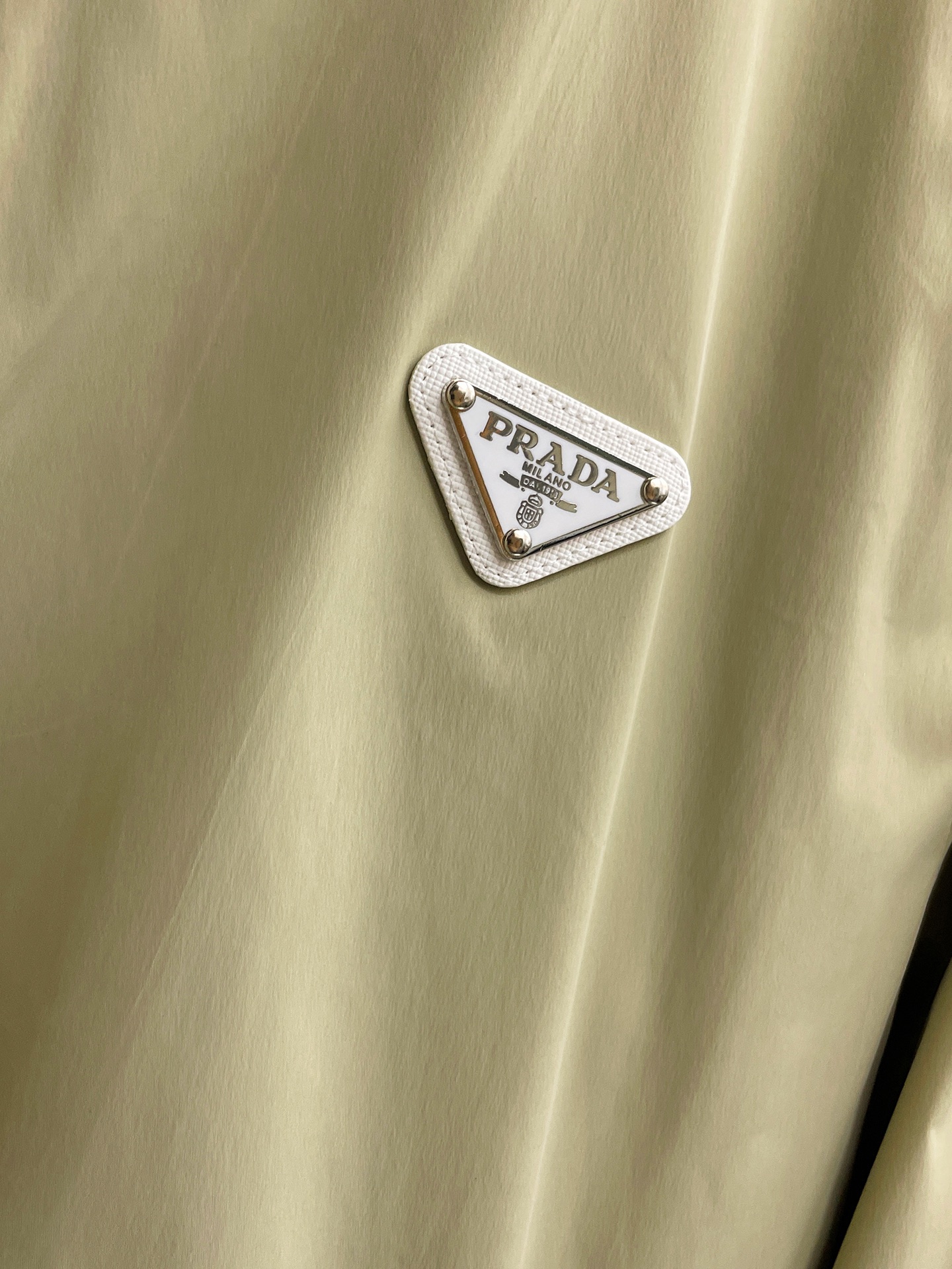 普拉达2024春季新款夹克外套秀场新品品相非常完美双面穿舒适保暖三标齐全色泽饱满诱人非常出彩的设计轻松将