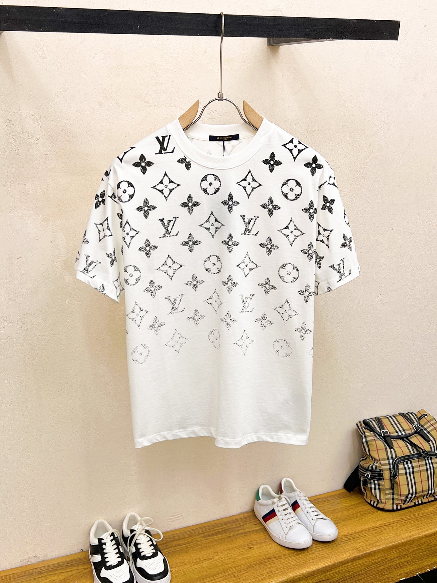 Louis Vuitton Kleding T-Shirt Zwart Wit Afdrukken Katoen Korte mouw