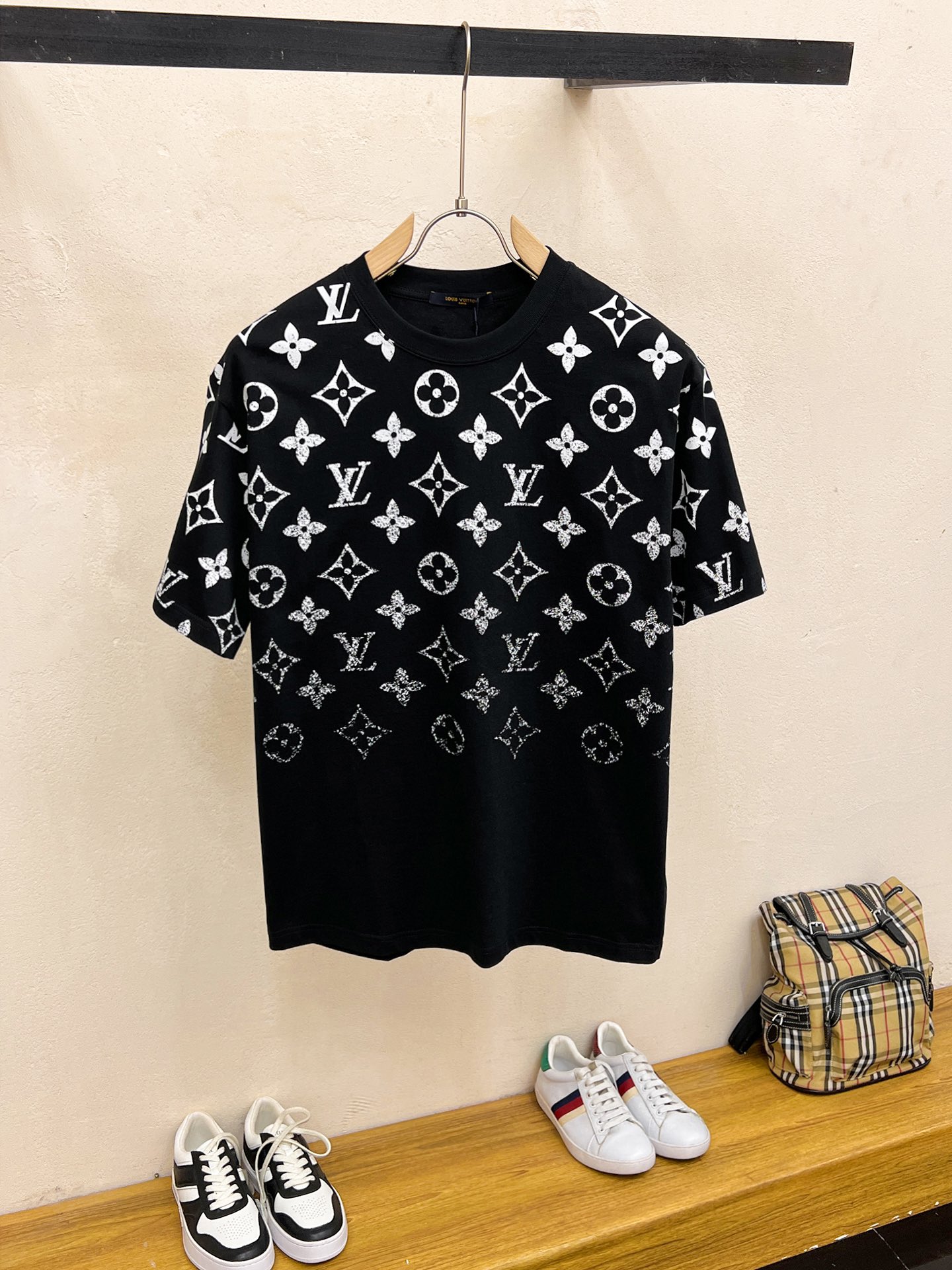 Louis Vuitton Kleding T-Shirt Zwart Wit Afdrukken Katoen Korte mouw