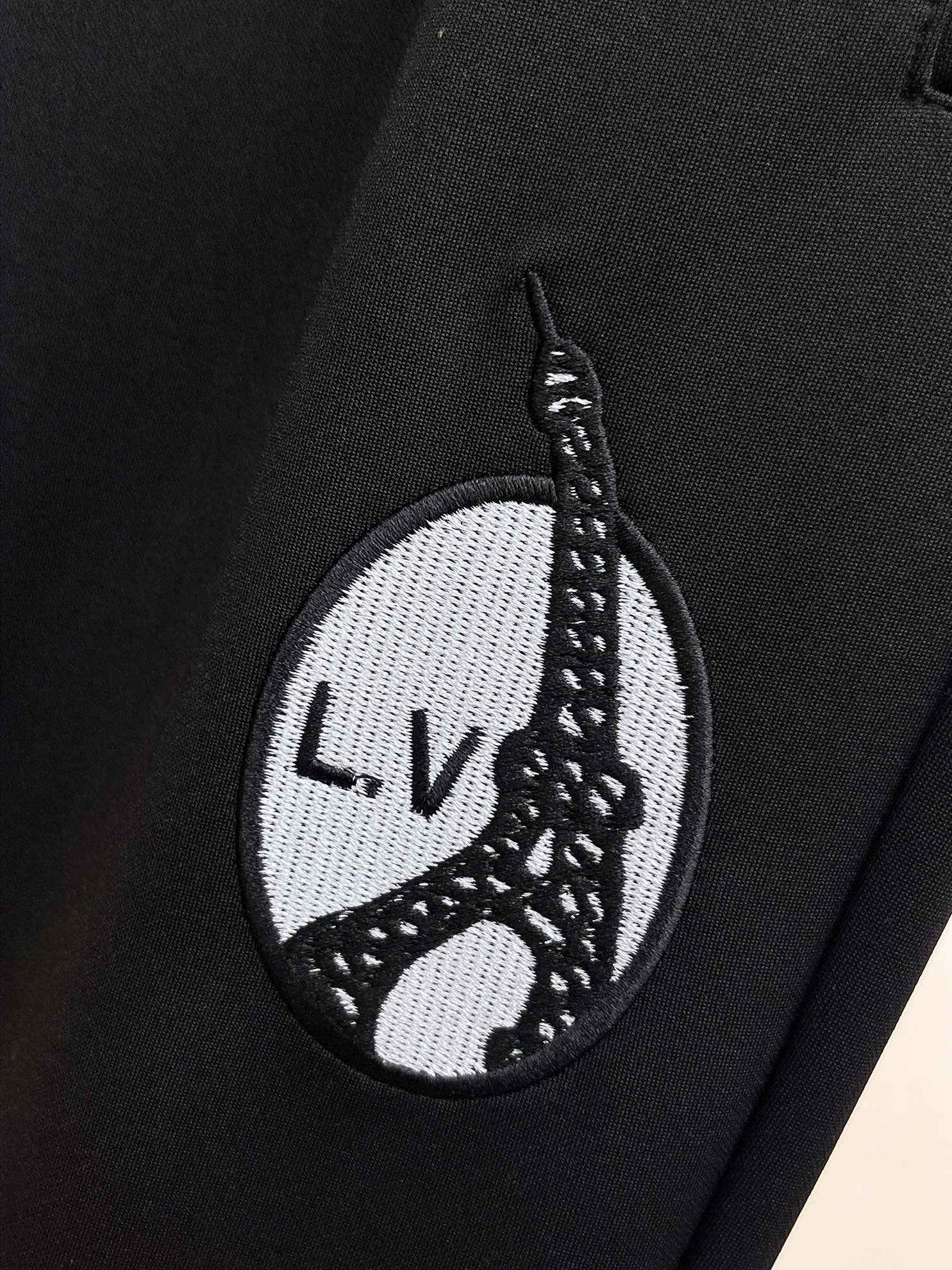 Lv*顶级套装版型2024秋冬款顶级进口私货内里完美包边上身舒服无刺感高端定制进口面料排列工艺拉链开衫套