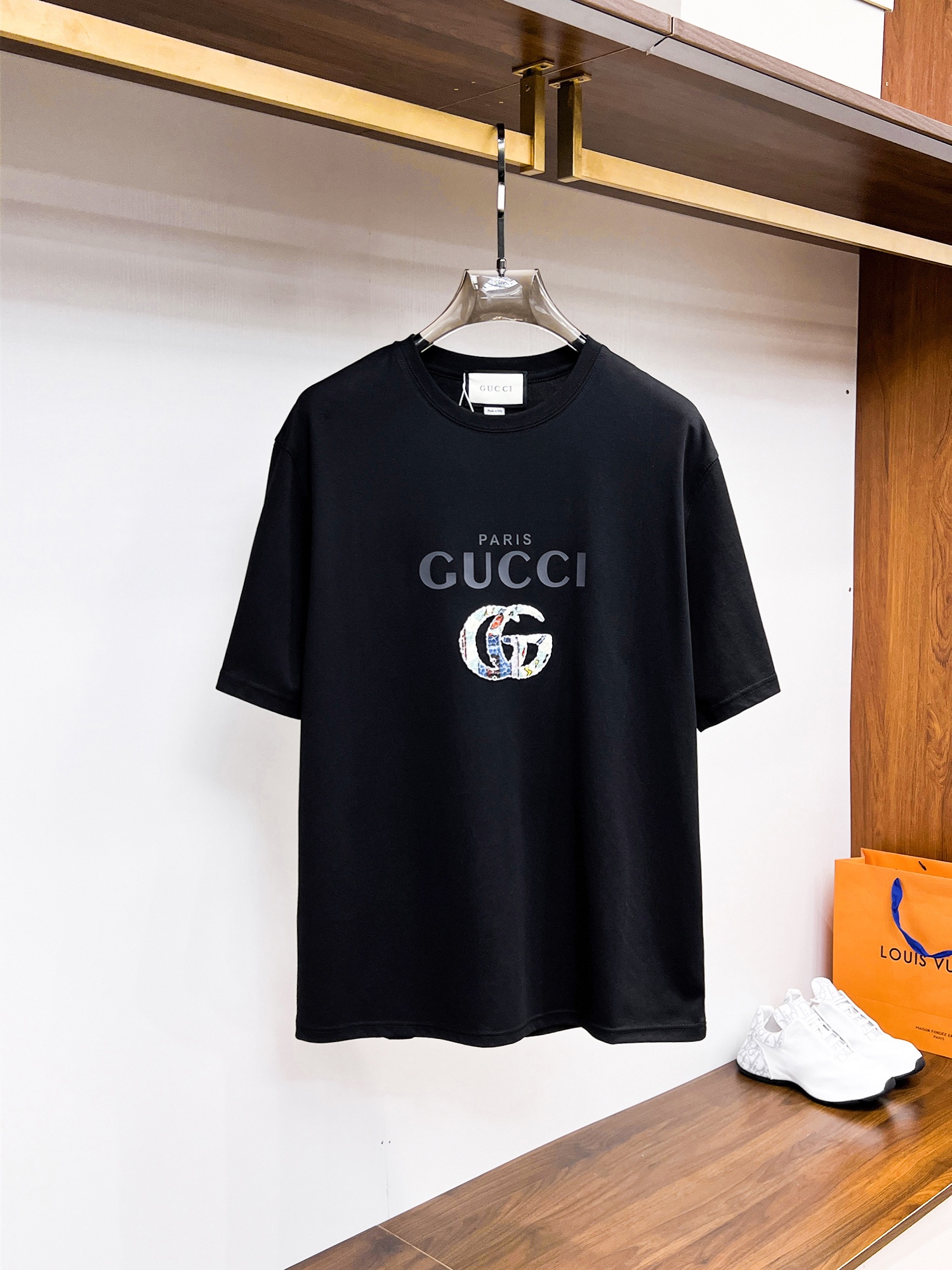 NO:117312,Guqi, the latest and most top version, the top quality counter original single short sleeves, the top-level production process imported fabric, the counter model is uniquely designed, using imported high-end customized fabrics, and the feel is first-class!  Official website for sale!  Code number M-3XL, T-shirt, alexander wang19860909古琦 最新最顶级版本 最顶级的品质专柜原单短袖,顶级制作工艺进口面料,专柜款独特设计,采用进口高端订制面料 手感一流！官网在售！码数M-3XL,,T-shirt,alexander wang,Men's clothing