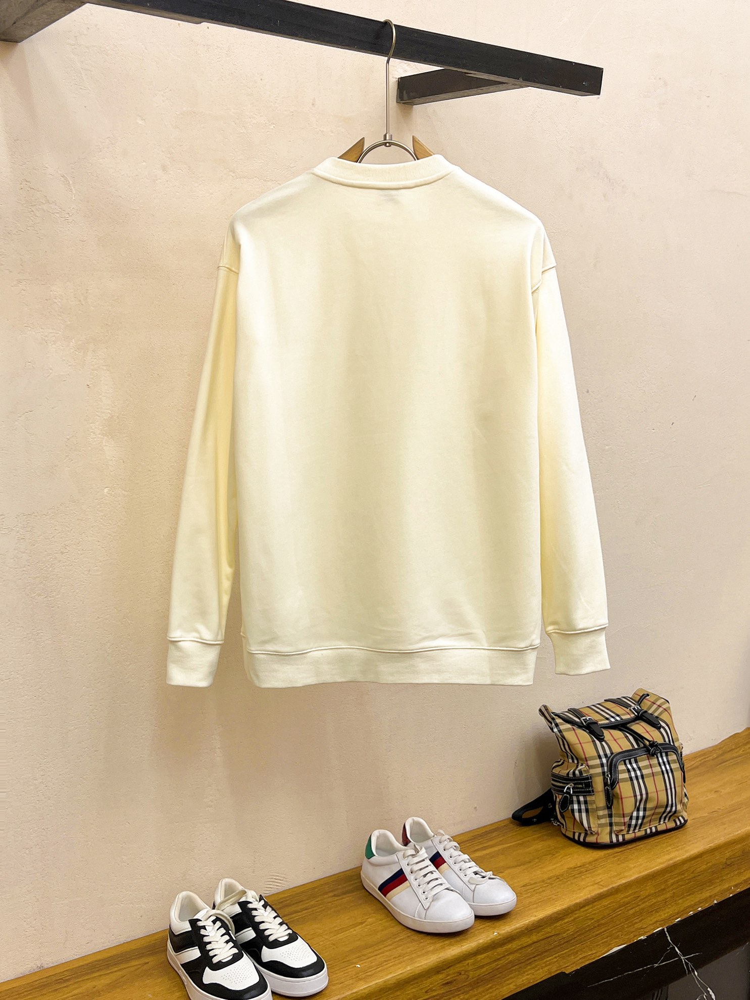 Gucci 2025 Fall/Winter Collection Cotton Sweatshirt with Velvet Logo 9 i1728968811 4564 0