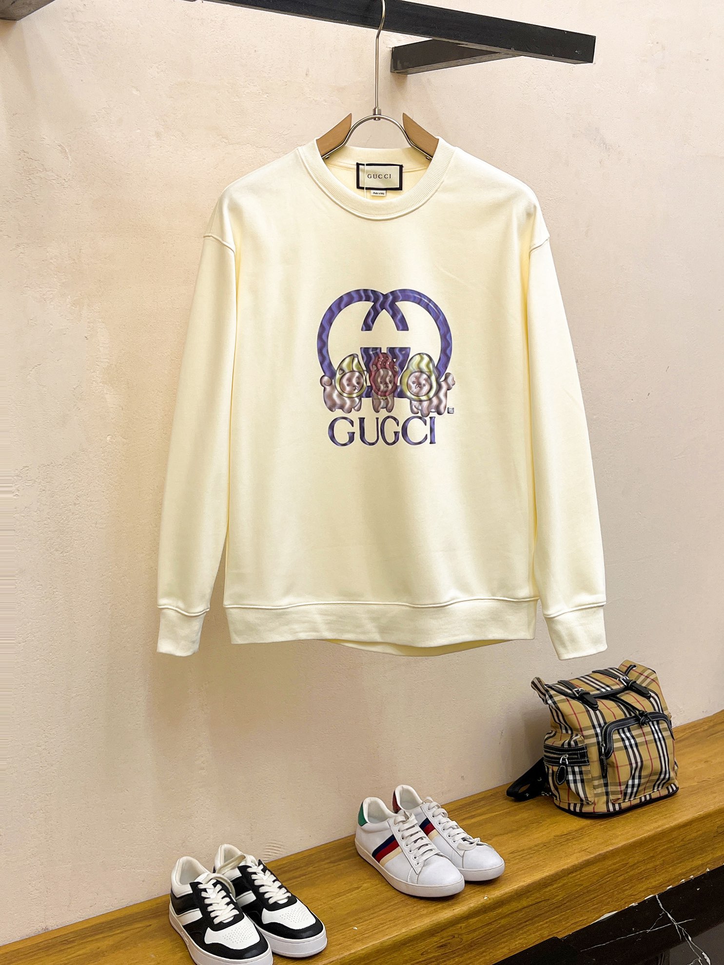 Gucci 2025 Fall/Winter Collection Cotton Sweatshirt with Velvet Logo 2 i1728968811 4915 3