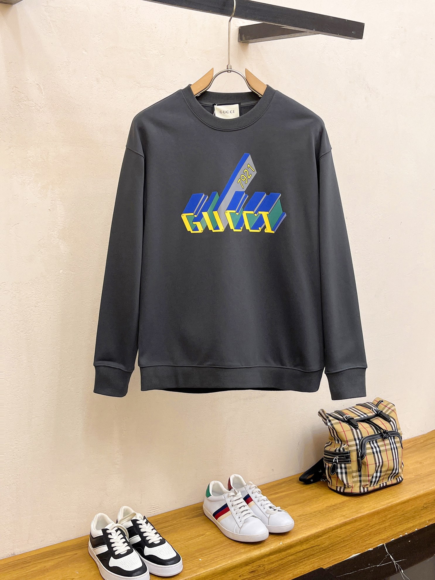 Sweat-shirt Gucci Homme Automne-Hiver 2025, Logo Relief et Coupe Confortable