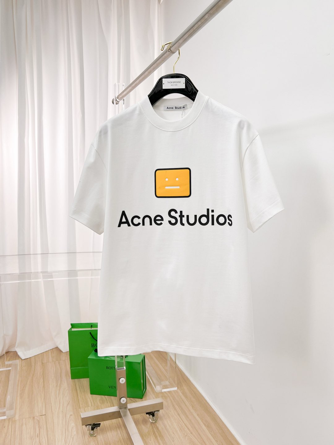 NO:479467,Acne's new original single men's casual base short-sleeved T-shirt!  High-end customization, high-end version, fashionable and versatile, loose version, original imported 420g double-strand pure cotton fabric, threaded cuffs, neckline hem, super soft and delicate, skin-friendly and comfortable to wear, high-end boutique, OEM, fine-made top body, very good, men's essential items, three-standard size M-3XL maximum size can be worn about 200 catties, acne studios, T-shirt, tees, t-shirt, alexander wang19860909Acne新款原单男士休闲打底短袖T恤！高端定制 高版本 时尚百搭爆款宽松版型原版进口420克双股纯棉面料 螺纹袖口.领口衣摆 手感超柔软细腻 穿着亲肤舒适 高端精品 代工厂精细做上身非常赞 男士必备单品 三标齐全 尺码M-3XL最大码可穿200斤左右,,acne studios,T-shirt,tees，t-shirt,alexander wang,Men's clothing