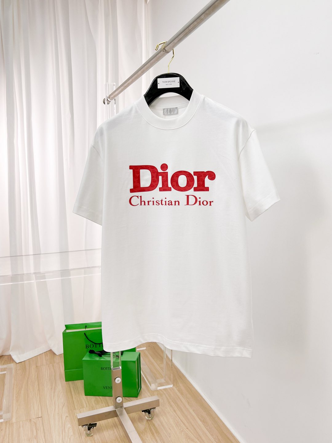NO:504910,(There are imitation versions and qualified craftsmanship and fabrics in the market) Dijia's new original single men's casual base short-sleeved T-shirt!  High-end customization, high-end version, fashionable and versatile, loose version, original imported 420g double-strand pure cotton fabric, threaded cuffs, neckline hem, super soft and delicate, skin-friendly and comfortable to wear, high-end boutique, OEM, fine-made top body, very good, men's essential items, three-standard size M-3XL maximum size can be worn about 200 catties, dior, T-shirt, tees, t-shirt, alexander wang19860909（市场有仿版认准工艺和面料）迪家新款原单男士休闲打底短袖T恤！高端定制 高版本 时尚百搭爆款宽松版型原版进口420克双股纯棉面料 螺纹袖口.领口衣摆 手感超柔软细腻 穿着亲肤舒适 高端精品 代工厂精细做上身非常赞 男士必备单品 三标齐全 尺码M-3XL最大码可穿200斤左右,,dior,T-shirt,tees，t-shirt,alexander wang,Men's clothing