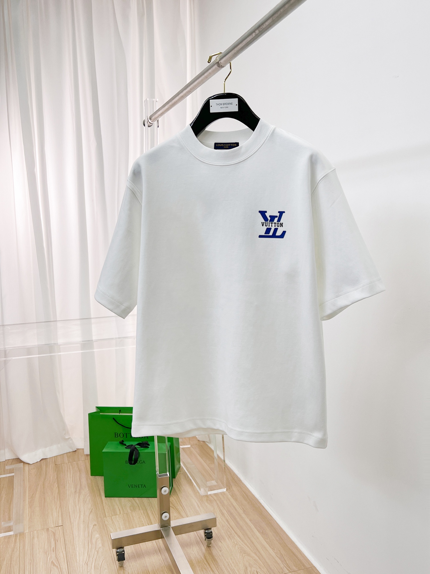 NO:118741,Lujia 2025 autumn and winter new thickened original single men's casual base short-sleeved T-shirt!  High-end customization, high-end version, fashionable and versatile, loose version, original imported gram double-strand pure cotton fabric, threaded cuffs, neckline hem, super soft and delicate, skin-friendly and comfortable to wear, high-end boutique, OEM fine-made top body, very good for men's essential items, three-standard size M-2XL maximum size can be worn about 200 catties, louis vuitton, louis vuitton, T-shirt,tees, t-shirt,alexander wang19860909驴家2025秋冬新款加厚原单男士休闲打底短袖T恤！高端定制 高版本 时尚百搭爆款宽松版型原版进口克双股纯棉面料 螺纹袖口.领口衣摆 手感超柔软细腻 穿着亲肤舒适 高端精品 代工厂精细做上身非常赞 男士必备单品 三标齐全 尺码M-2XL最大码可穿200斤左右,,louis vuitton,louis vuitton,T-shirt,tees，t-shirt,alexander wang,Men's clothing