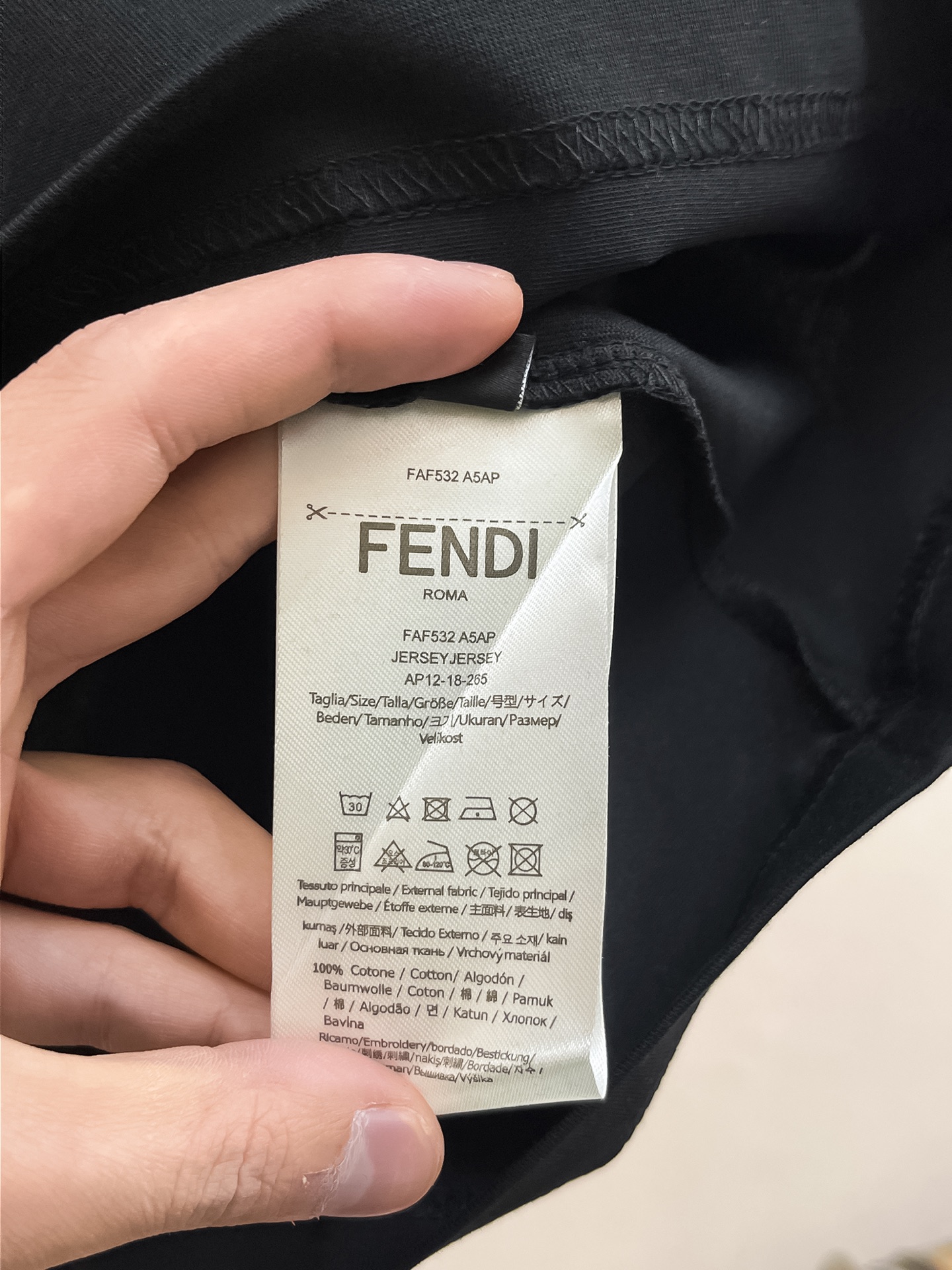 ss芬迪纯棉最新面料经典标识图案logo时尚简约潮流短袖，最顶级的品质专柜原单短袖，顶级制作工艺进口面料
