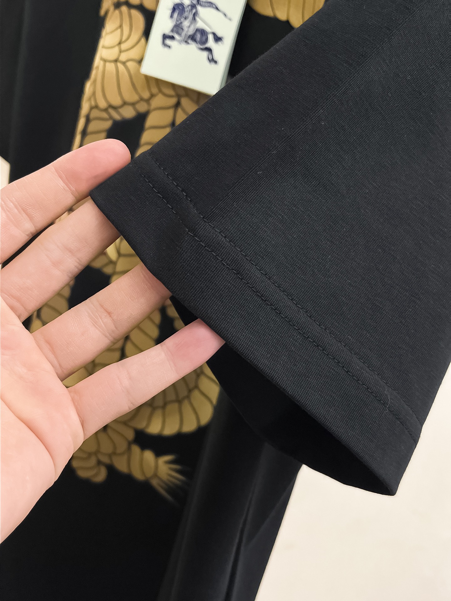 ss巴宝莉纯棉最新面料经典标识图案logo时尚简约潮流短袖，最顶级的品质专柜原单短袖，顶级制作工艺进口面