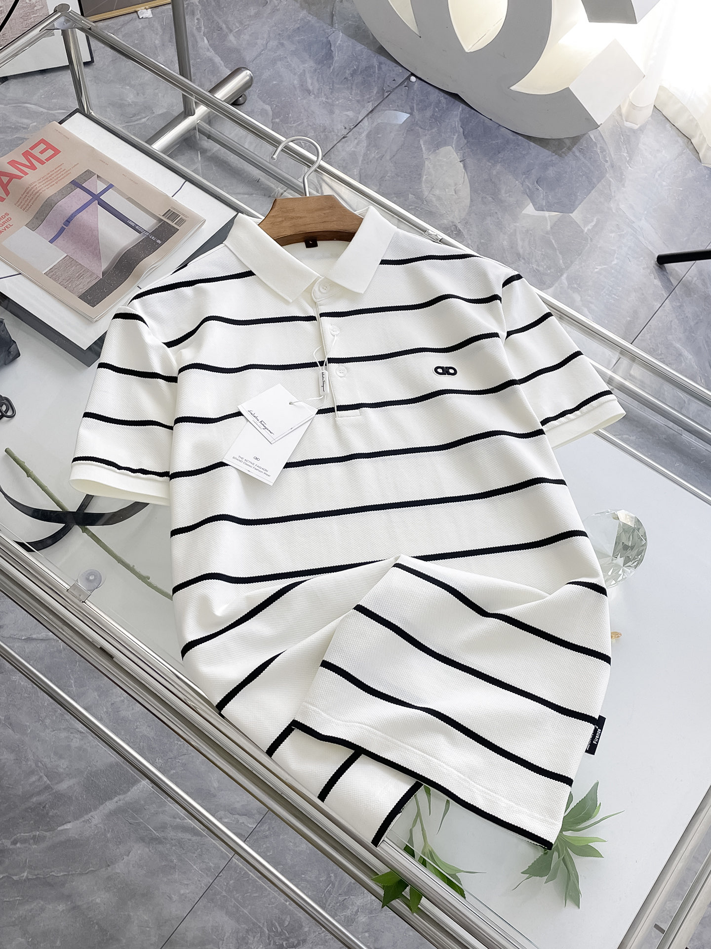 NO:121164,Ferragamo Xinjiang long velvet cotton fabric soft, comfortable and breathable 2025 summer limited short-sleeved Polo series -,,ferragamo,T-shirt,alexander wang19860909菲拉格慕 新疆长绒棉 面料柔软舒适透气 2025 夏季 限量款短袖Polo系列 -,,ferragamo,T-shirt,alexander wang,Men's clothing