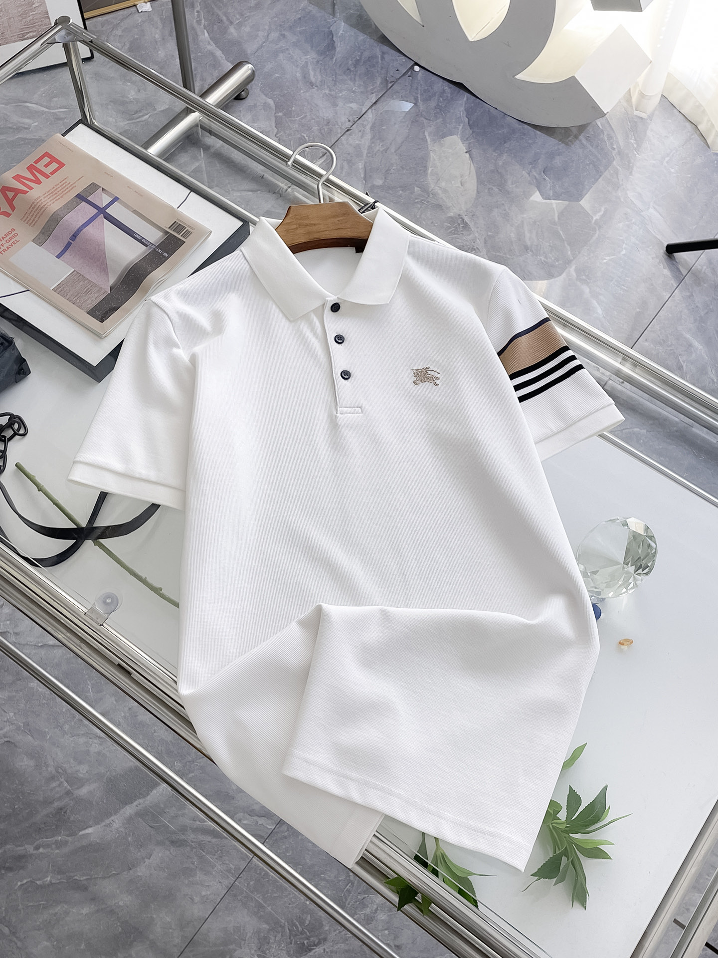 NO:121158,Burberry Xinjiang long velvet cotton fabric soft, comfortable and breathable 2025 summer limited short-sleeved Polo series -,,burberry,T-shirt,alexander wang19860909巴宝莉 新疆长绒棉 面料柔软舒适透气 2025 夏季 限量款短袖Polo系列 -,,burberry,T-shirt,alexander wang,Men's clothing