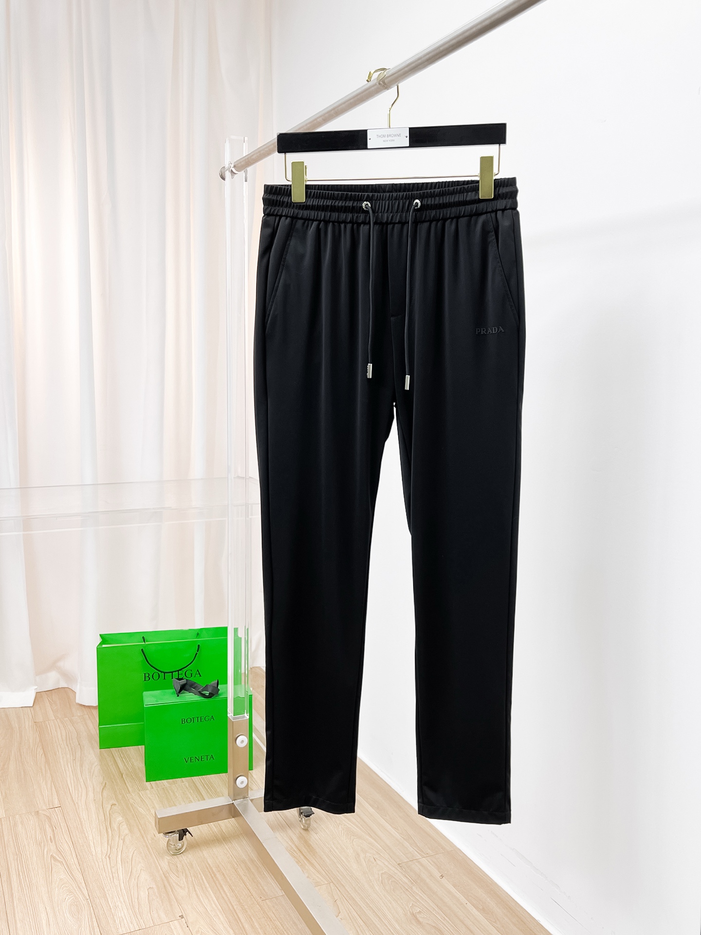 NO:450784,Prada Spring and Summer Hot Products are coming!  Solid color casual pants, specially provided fabrics. All civil servants/office workers/broad spectrum people are available. The complete set of the latest hang tags/responsive MILANO classic main mark!  Original Italian flavor!  Integrated locked edges and wraps!  Code number m-4xl, prada, alexander wang19860909普拉达 春夏 爆款来袭！纯色休闲裤,特供面料. 公务员/上班族/广谱人群均可.全套最新款吊牌/延用MILANO经典主唛！原汁原味的意大利制造风味！一体化锁边包边！码数m-4xl,,prada,alexander wang,Men's clothing