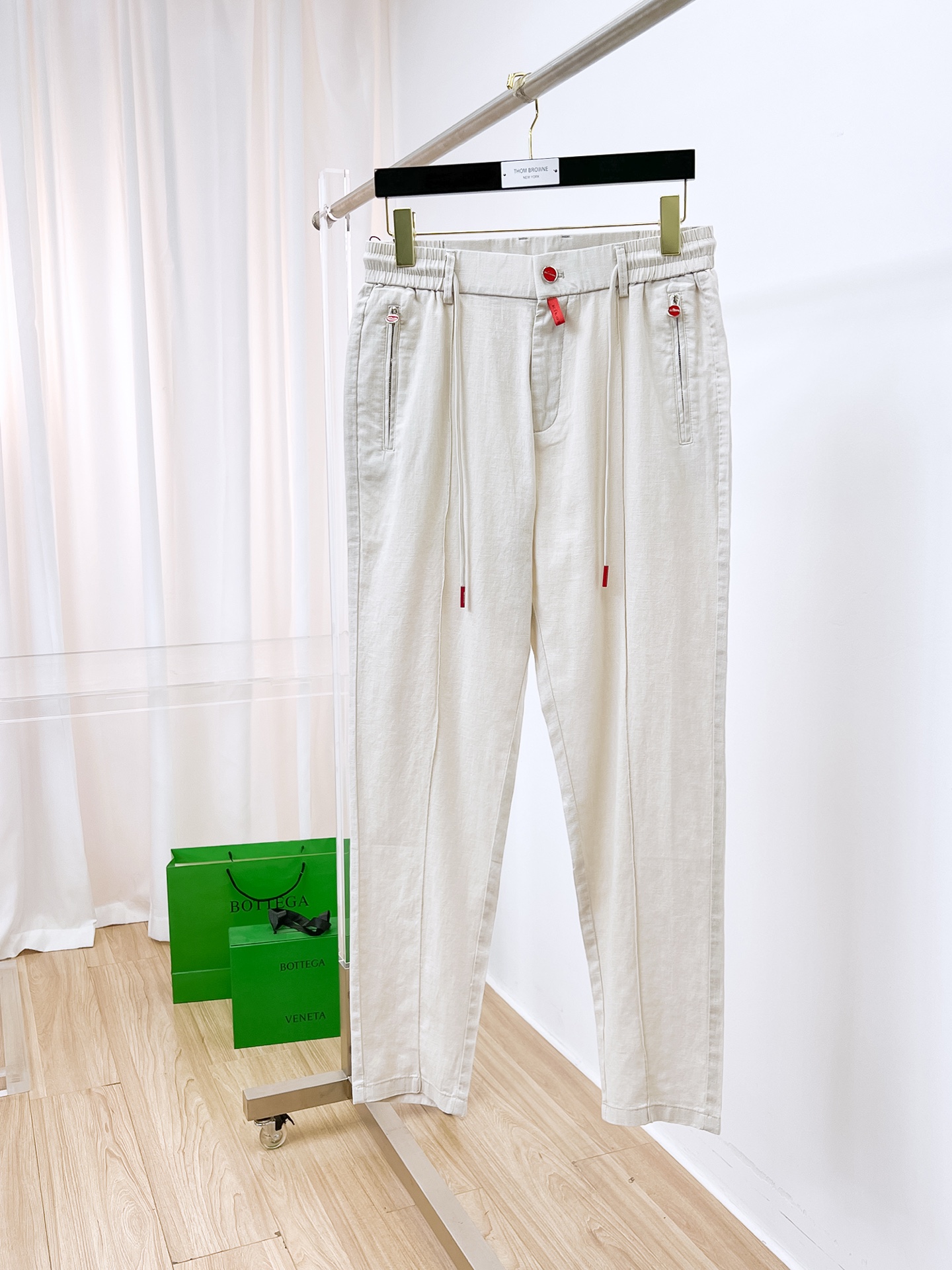 NO:450790,Kiton Spring and Summer Hot Products are coming!  Solid color casual pants, specially provided fabrics. All civil servants/office workers/broad spectrum people are available. The complete set of the latest hang tags/responsive MILANO classic main mark!  Original Italian flavor!  Integrated locked edges and wraps!  Code number m-4xl, alexander wang19860909kiton 春夏 爆款来袭！纯色休闲裤,特供面料. 公务员/上班族/广谱人群均可.全套最新款吊牌/延用MILANO经典主唛！原汁原味的意大利制造风味！一体化锁边包边！码数m-4xl,,alexander wang,Men's clothing