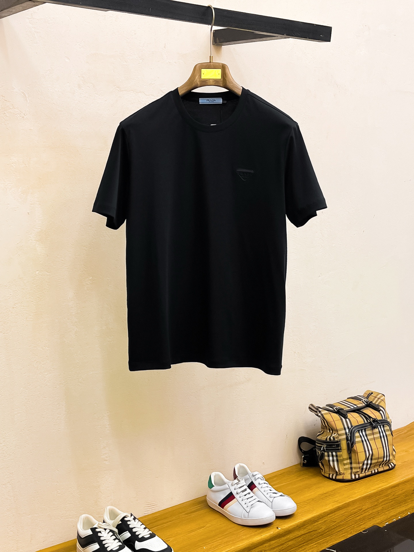 NO:160613,Prada high-end customization plain fabric soft, comfortable and breathable 2025 summer limited round neck short sleeve series -3xl,,prada,T-shirt,alexander wang19860909普拉达 高级定制 平纹面料柔软舒适透气 2025 夏季 限量款圆领短袖系列 -3xl,,prada,T-shirt,alexander wang,Men's clothing