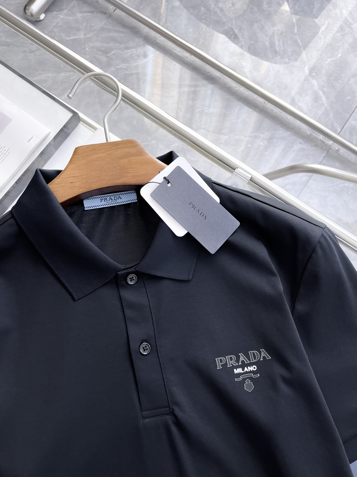 普拉达 高级定制 平纹面料柔软舒适透气2025 夏季 限量款短袖Polo系列𝗦𝗜𝗭𝗘：𝗠-3xl