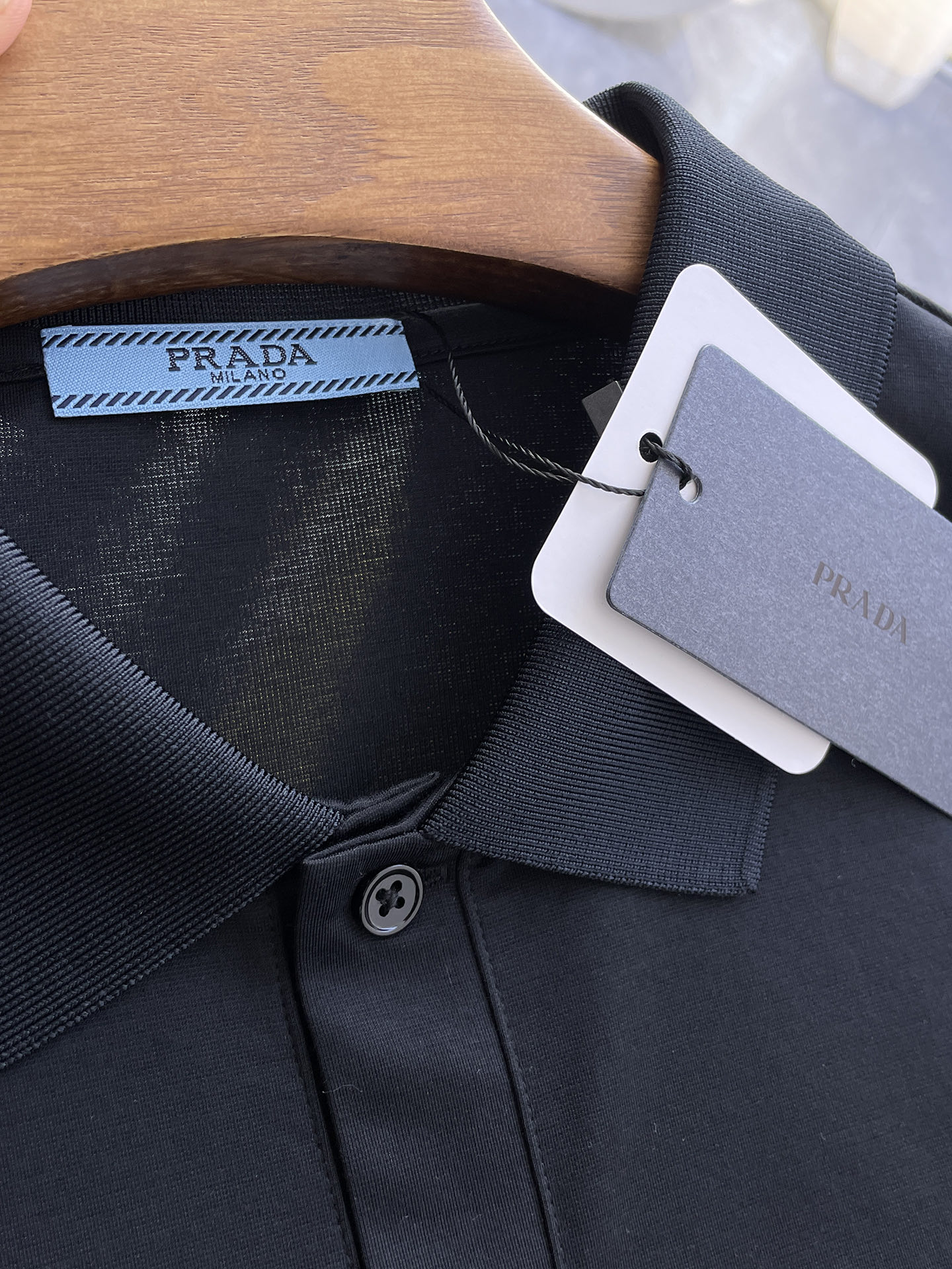 普拉达 高级定制 平纹面料柔软舒适透气2025 夏季 限量款短袖Polo系列𝗦𝗜𝗭𝗘：𝗠-3xl