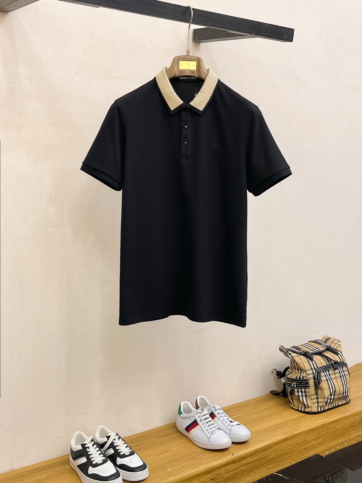 NO:761403,Armani Armani 2026  The new summer men's lapel polo shirt unlocks Italian elegance. The neckline design is the finishing touch of the entire short sleeve. Simple lines outline a neat shape. The iconic brand logo is presented on the chest with exquisite embroidery technology. It is low-key yet recognizable. Every detail demonstrates the brand's profound heritage and persistent pursuit of the brand. It is made of high-quality fabrics, soft and comfortable, with excellent breathability and delicate touch. Even when worn in the hot summer, you can always stay fresh!  Size M-3XL,,armani,armani,T-shirt,19860909Armani 阿玛尼 2026 夏季新款男士翻领polo衫,解锁意式优雅.领口设计是整件短袖的点睛之笔,简约线条勾勒出利落造型,标志性品牌logo以精致的刺绣工艺呈现于胸前,低调又不失辨识度,每一处细节都彰显着品牌的深厚底蕴与对品牌的执着追求.选用高品质面料,柔软舒适,透气性极佳,触感细腻,即使在炎炎夏日穿着,也能时刻保持清爽！ 码数M-3XL,,armani,armani,T-shirt,,Men's clothing